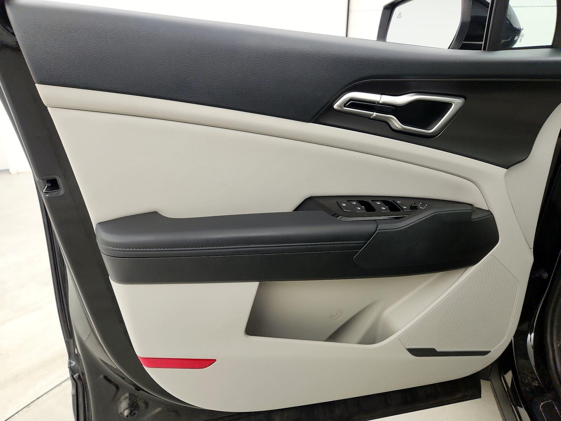 Thumbnail: 2023 Kia Sportage - 12