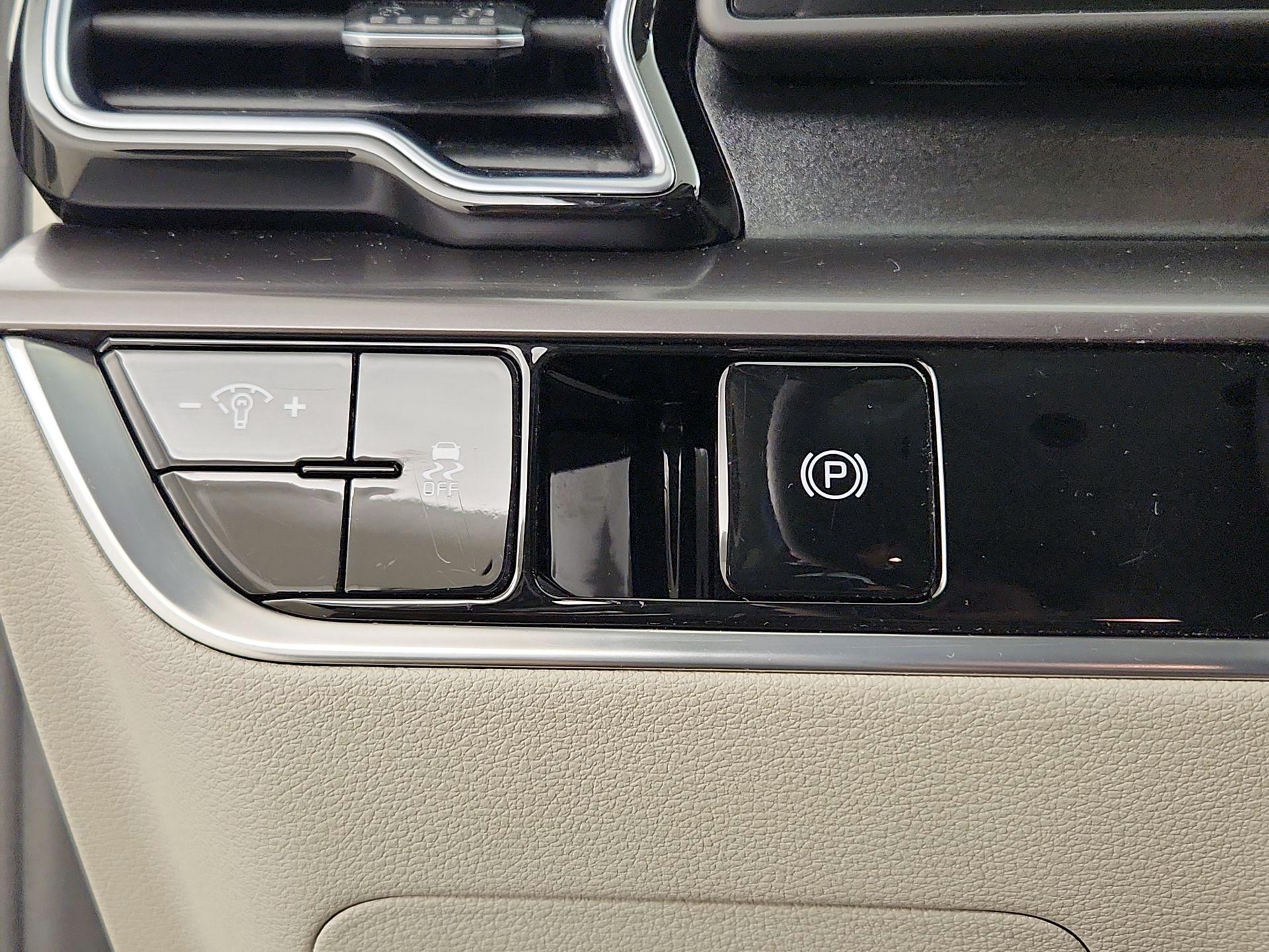 Thumbnail: 2023 Kia Sportage - 13