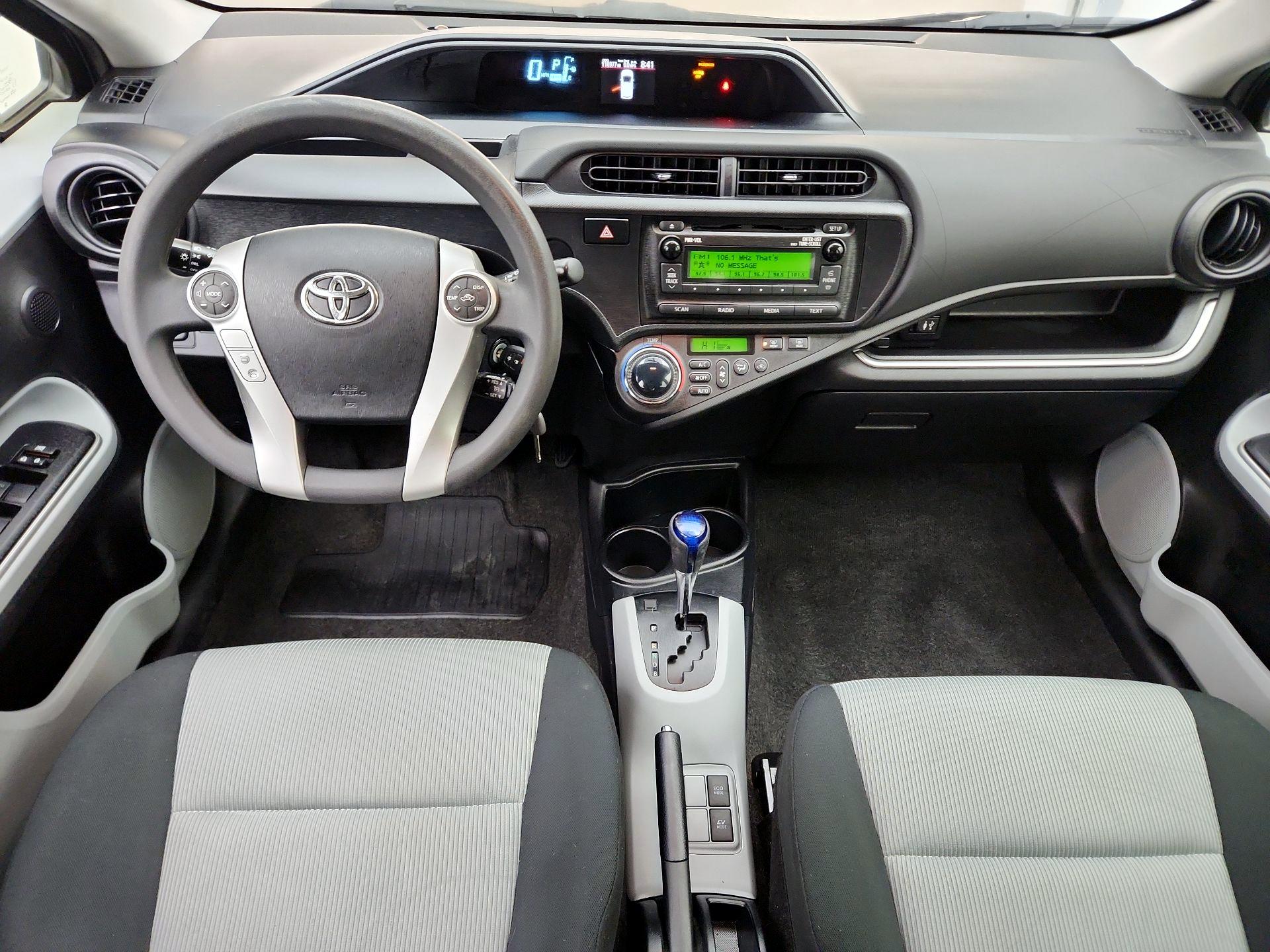 Thumbnail: 2014 Toyota Prius c - 9