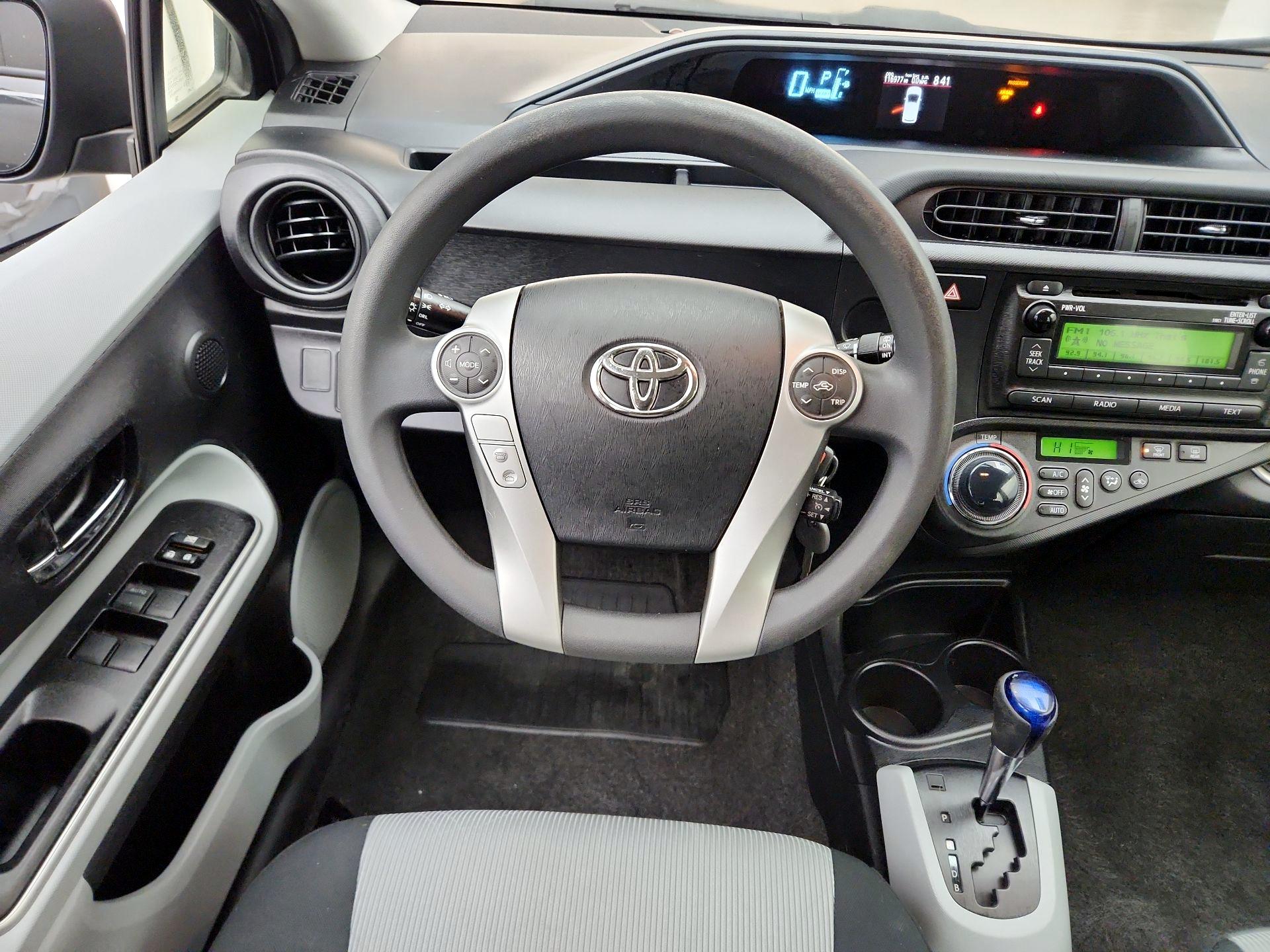Thumbnail: 2014 Toyota Prius c - 10