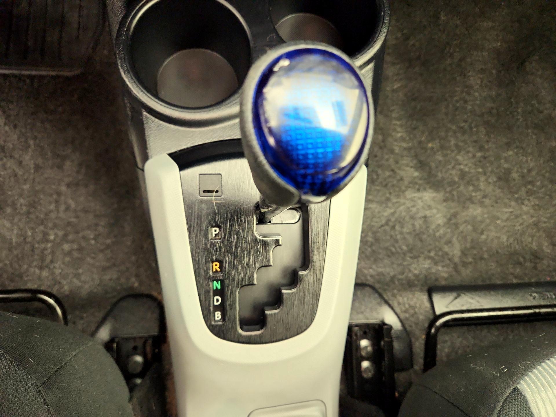 Thumbnail: 2014 Toyota Prius c - 16