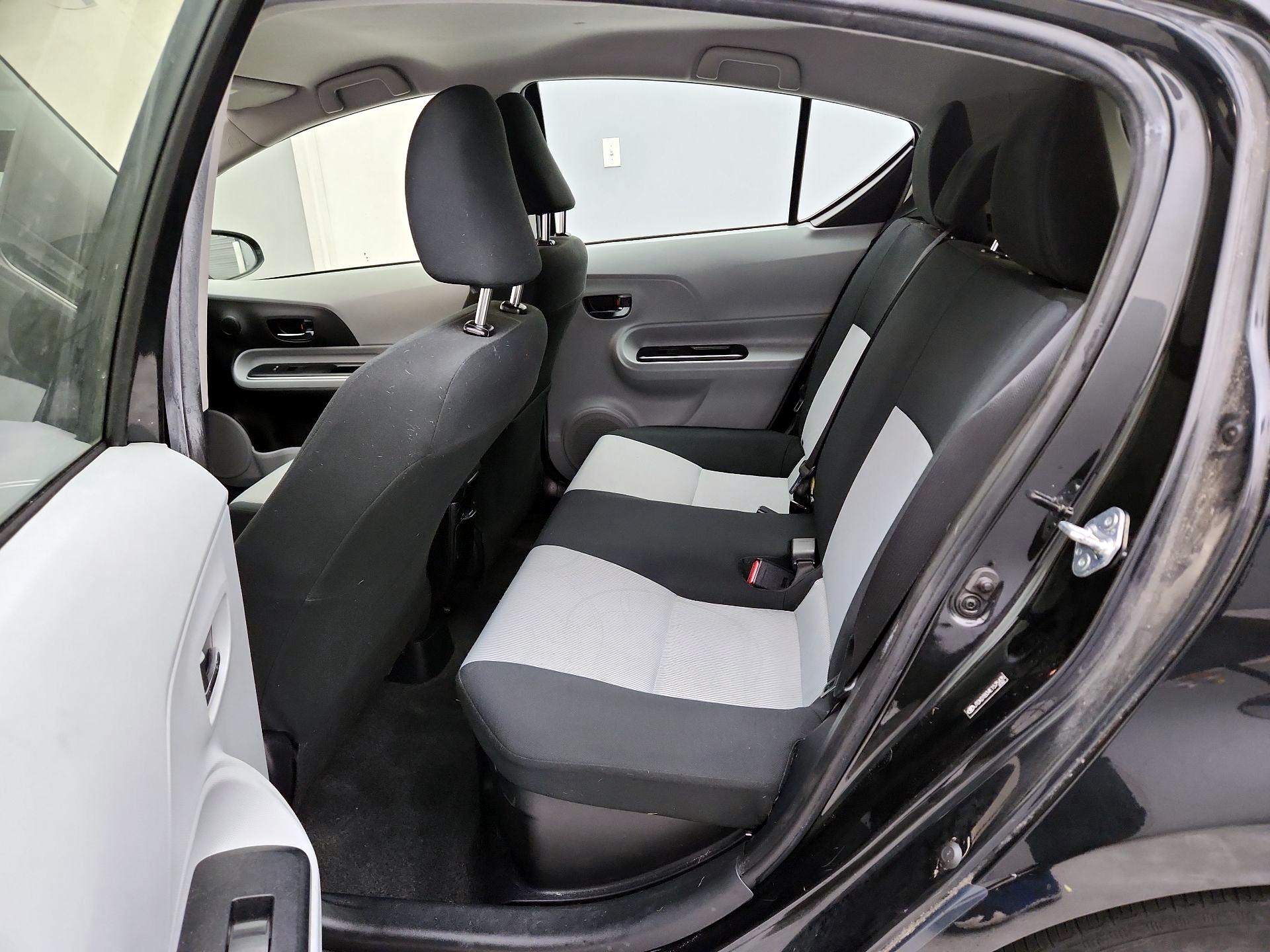 Thumbnail: 2014 Toyota Prius c - 18