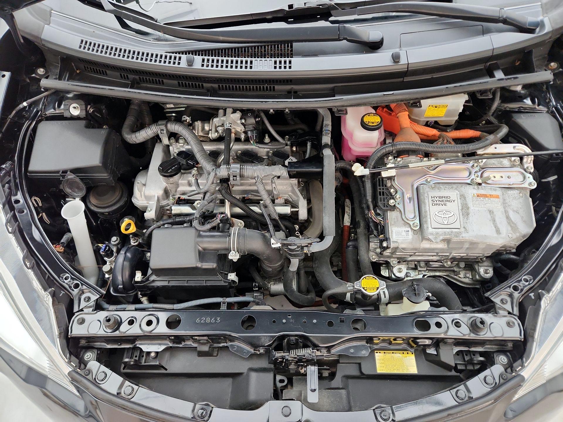 Thumbnail: 2014 Toyota Prius c - 20