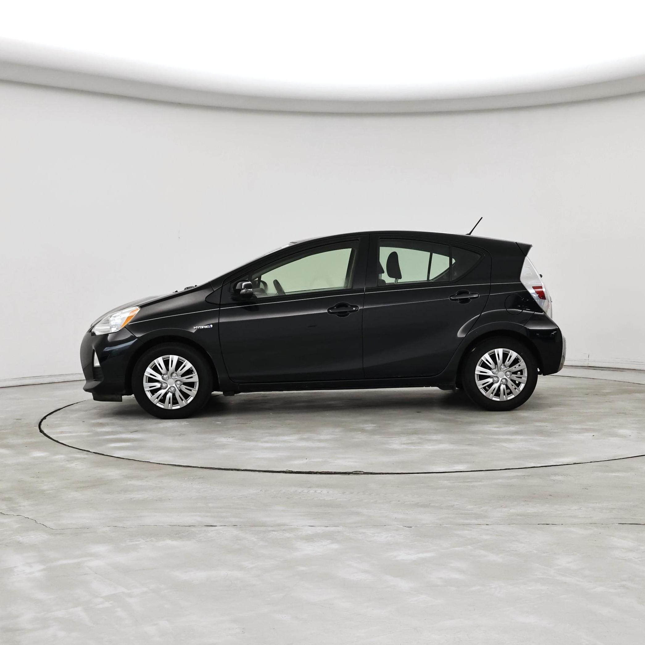 Thumbnail: 2014 Toyota Prius c - 3