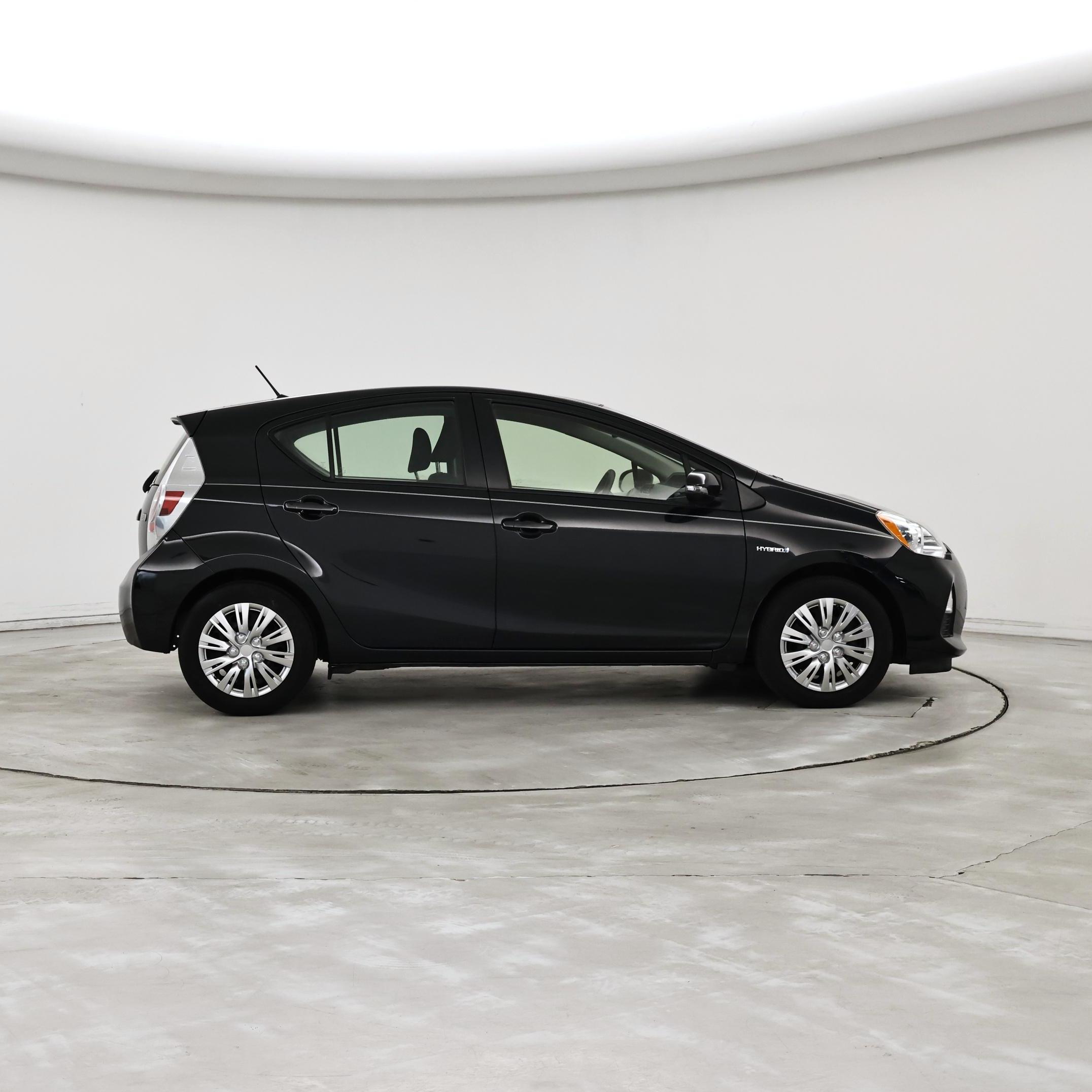 Thumbnail: 2014 Toyota Prius c - 7