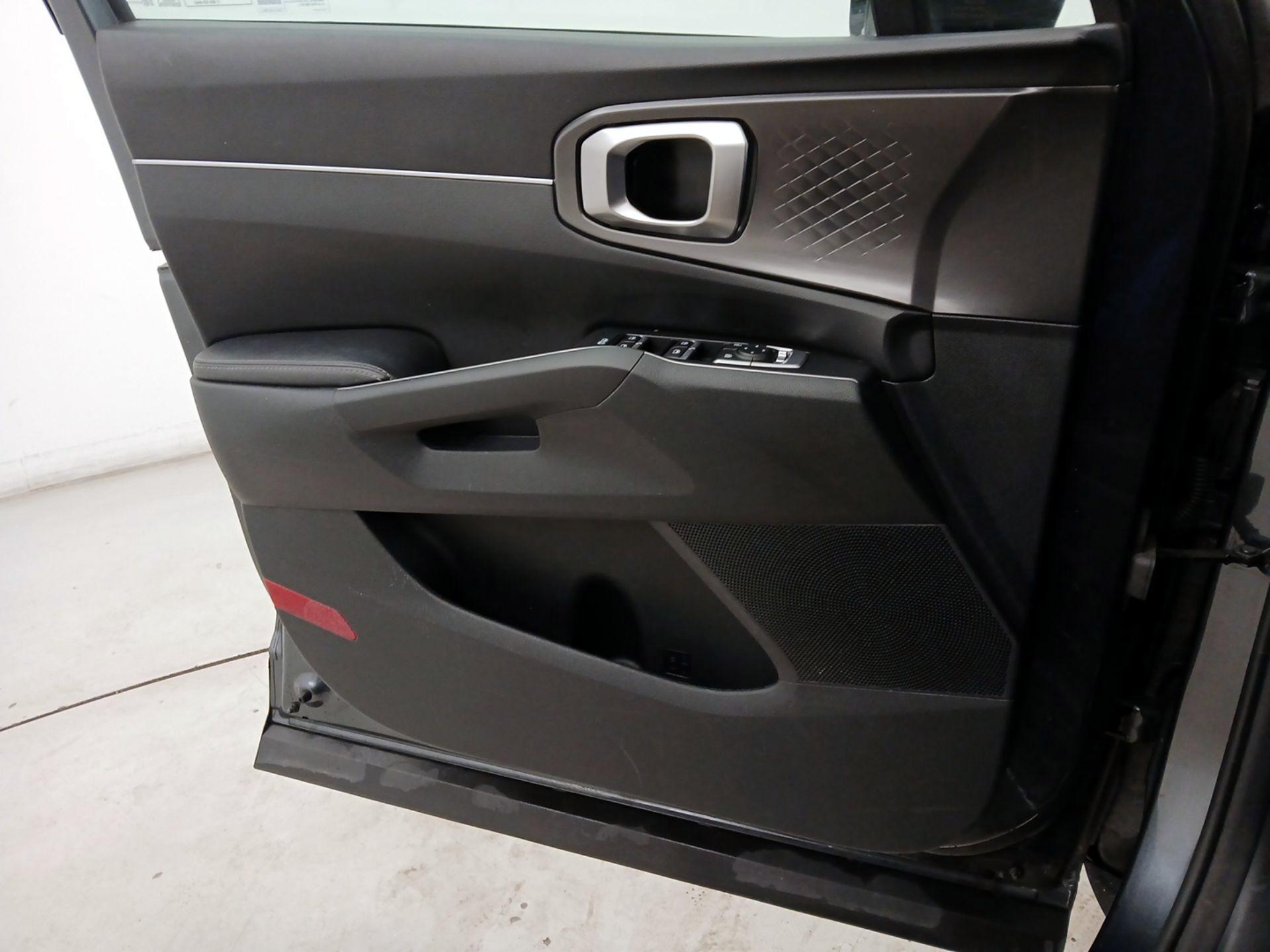 Thumbnail: 2023 Kia Sorento - 12