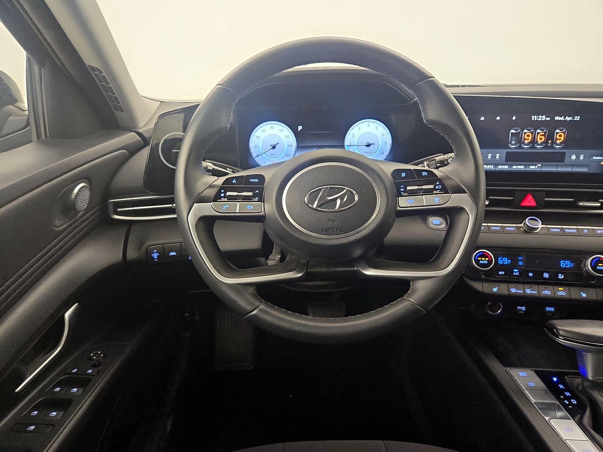 Thumbnail: 2023 Hyundai Elantra - 10