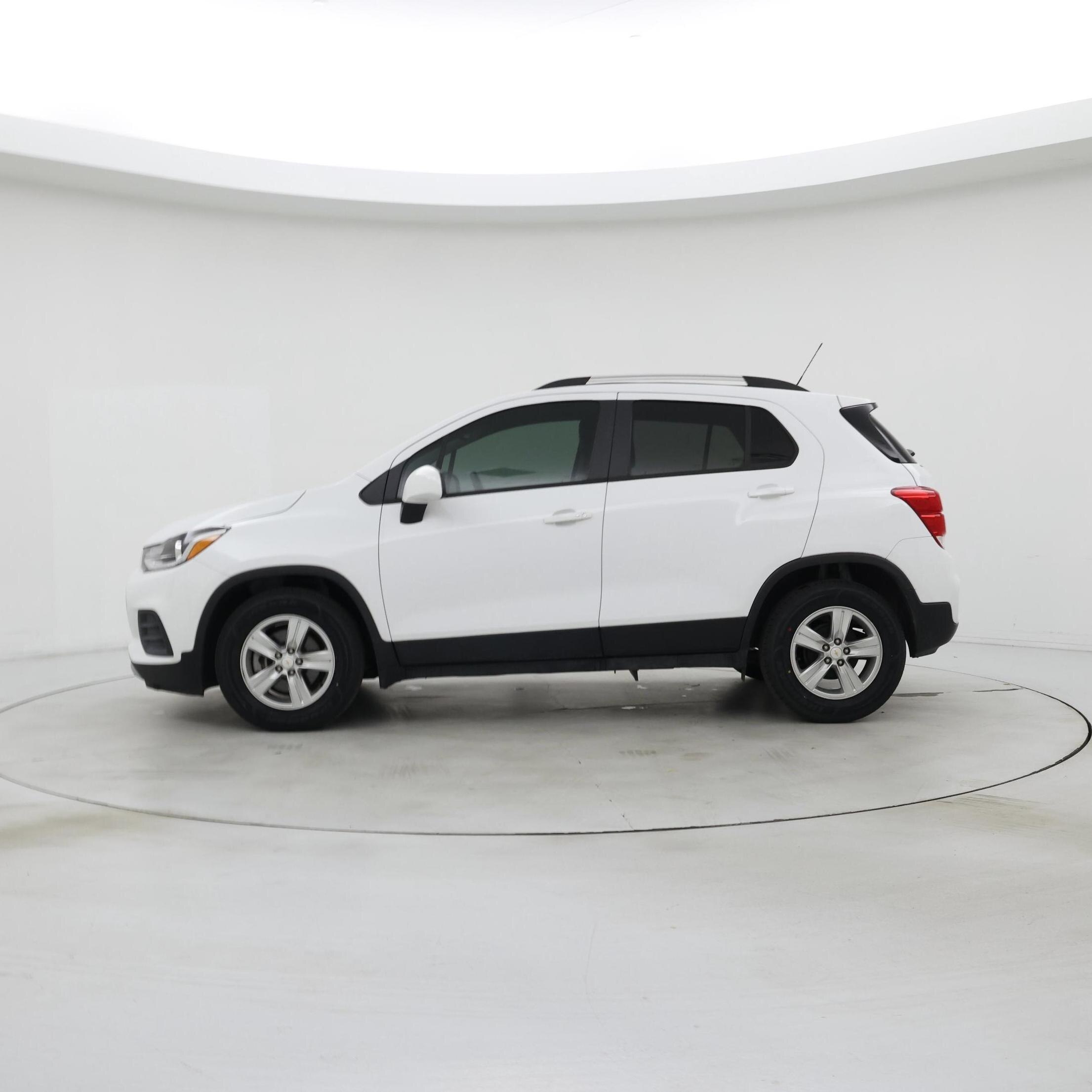 Thumbnail: 2022 Chevrolet Trax - 3