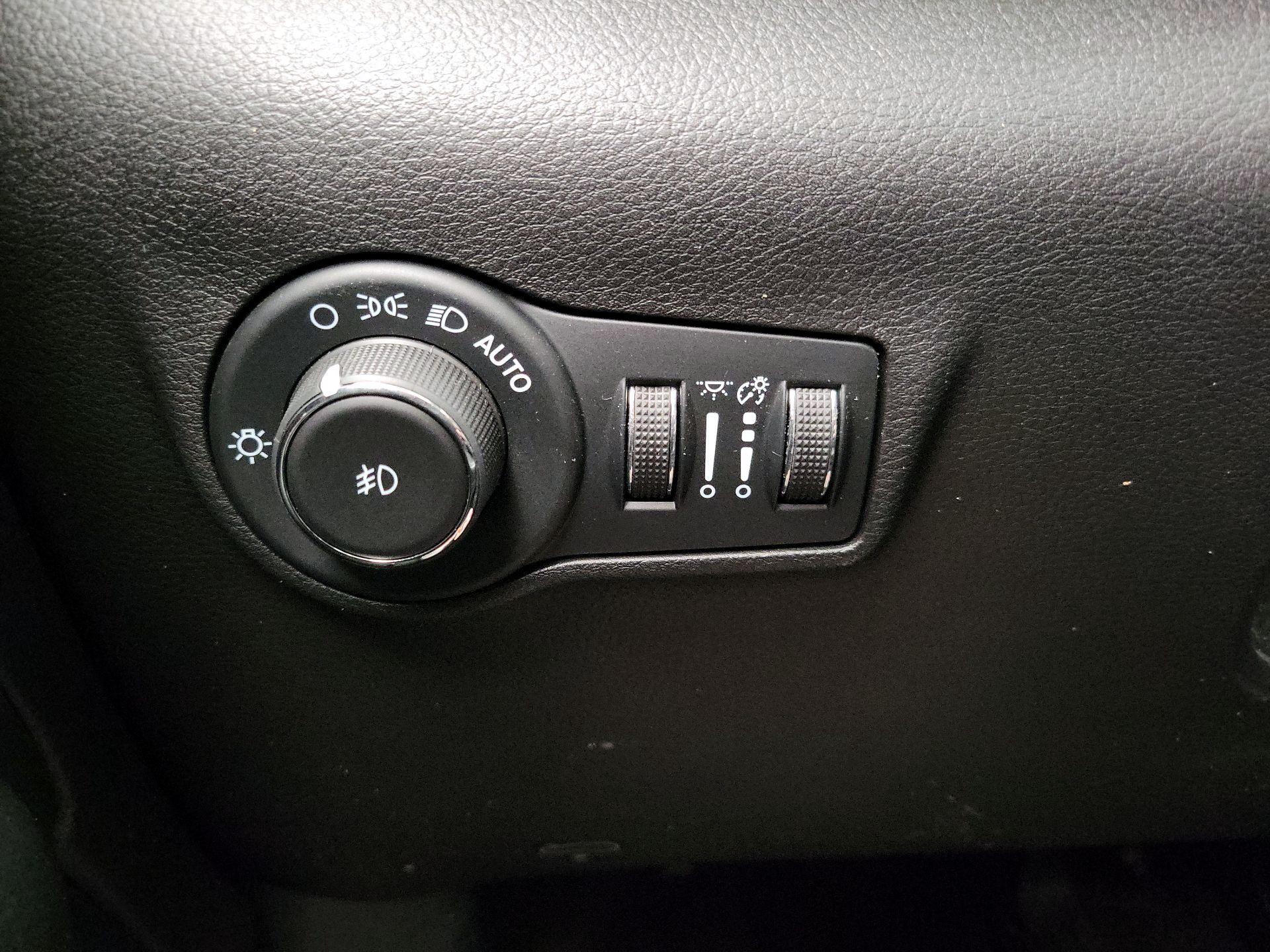 Thumbnail: 2022 Jeep Compass - 13