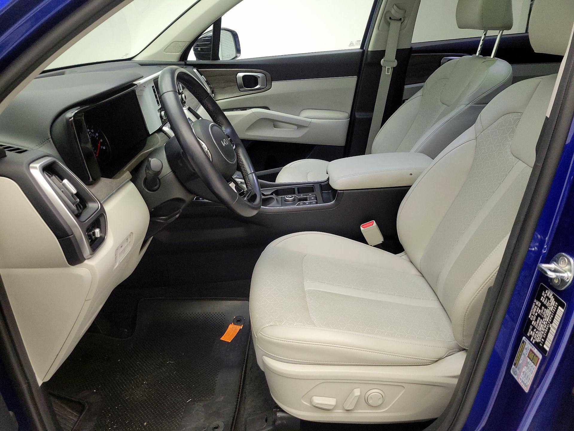 Thumbnail: 2023 Kia Sorento - 9