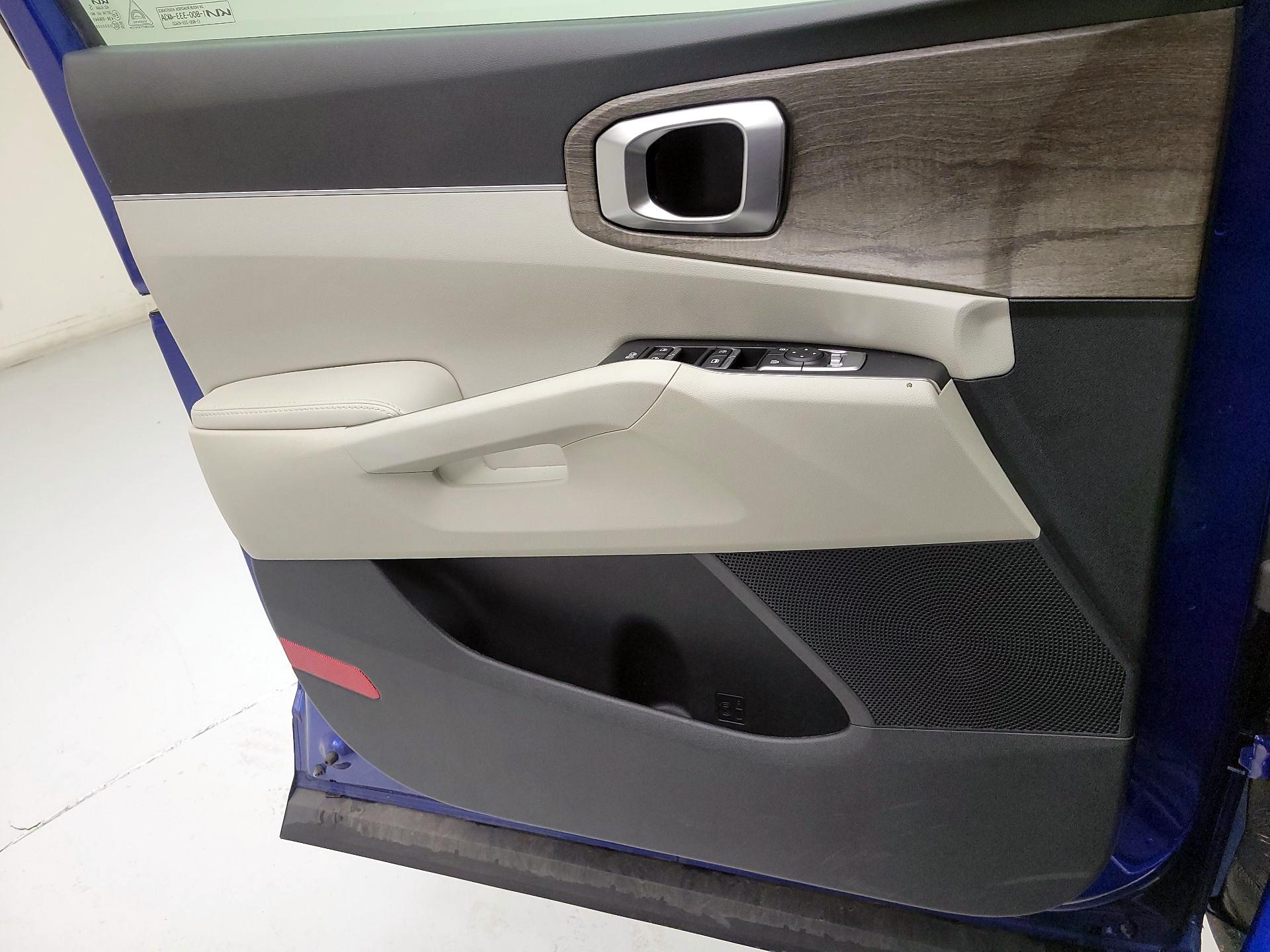 Thumbnail: 2023 Kia Sorento - 10