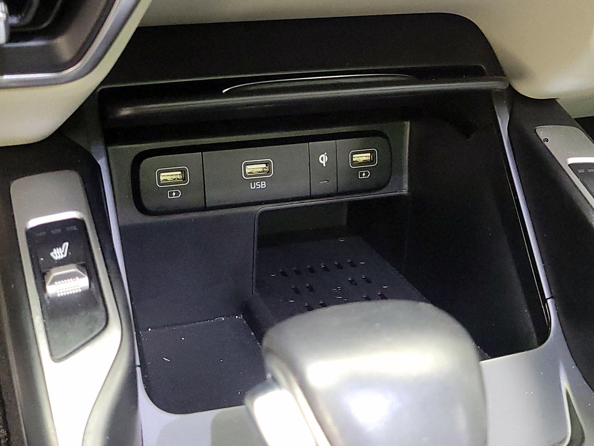 Thumbnail: 2023 Kia Sorento - 17