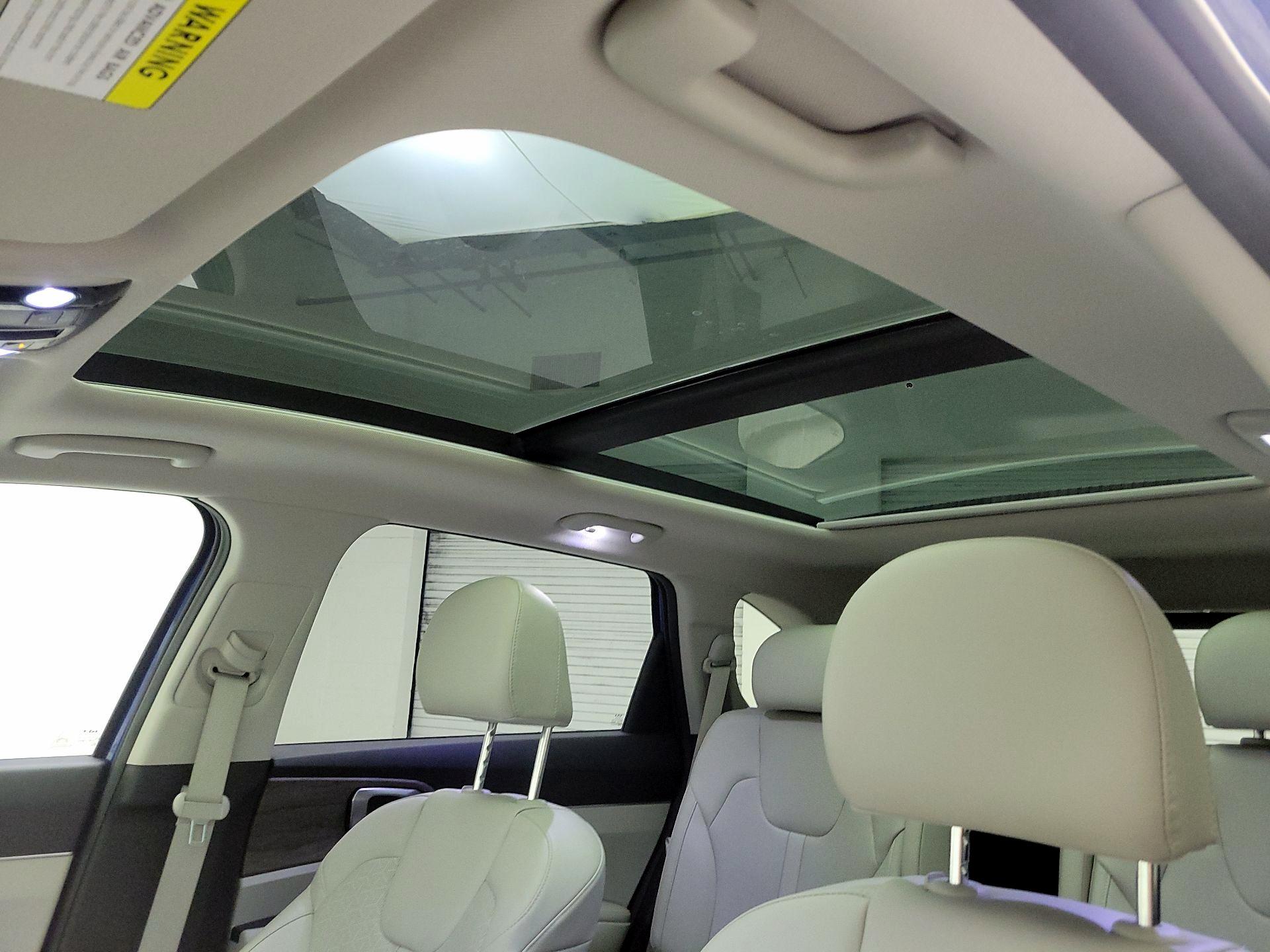 Thumbnail: 2023 Kia Sorento - 18