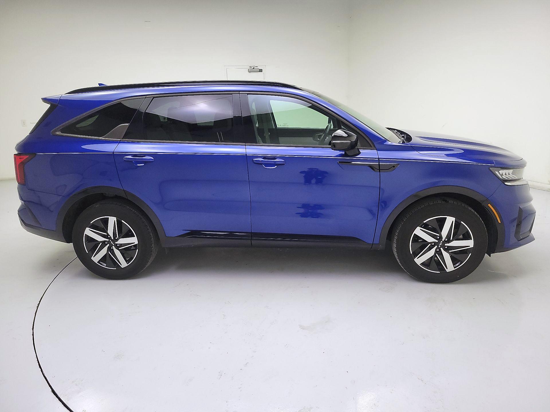 Thumbnail: 2023 Kia Sorento - 4