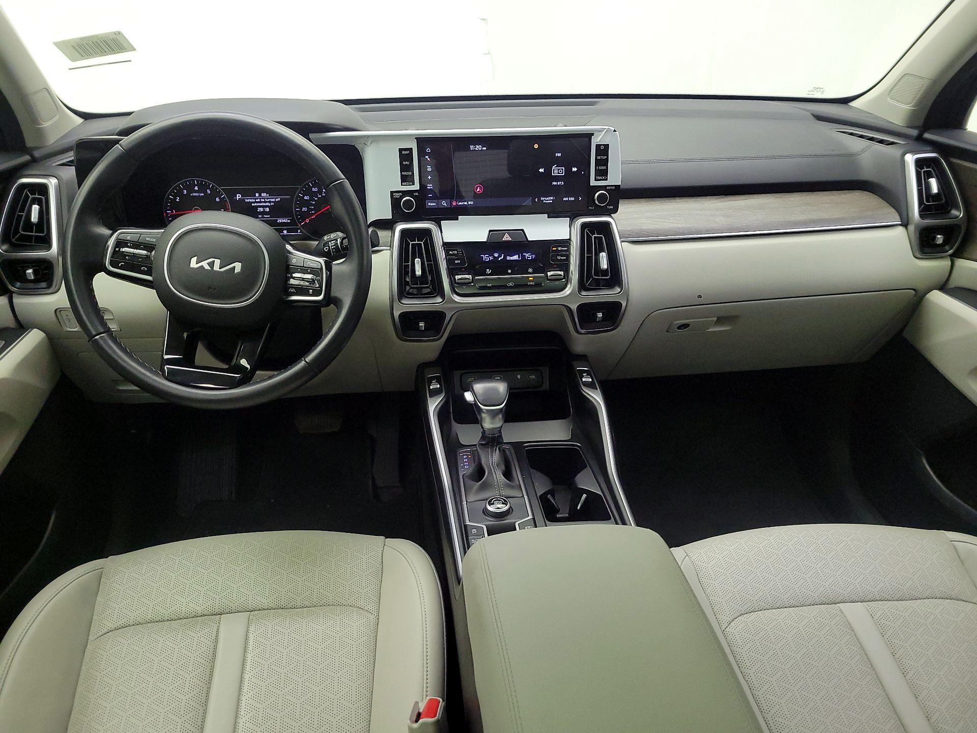 Thumbnail: 2023 Kia Sorento - 8