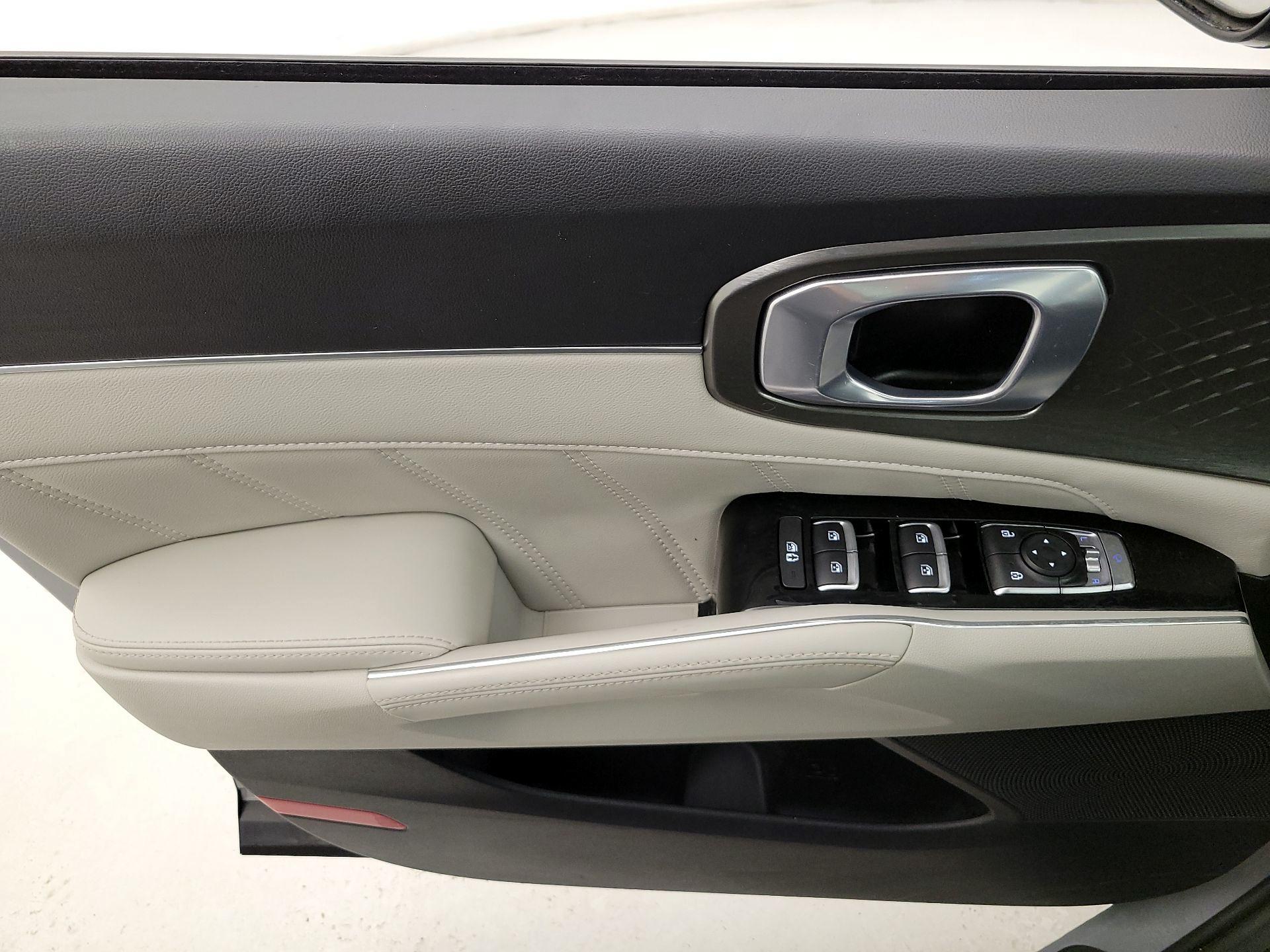 Thumbnail: 2023 Kia Sorento - 12