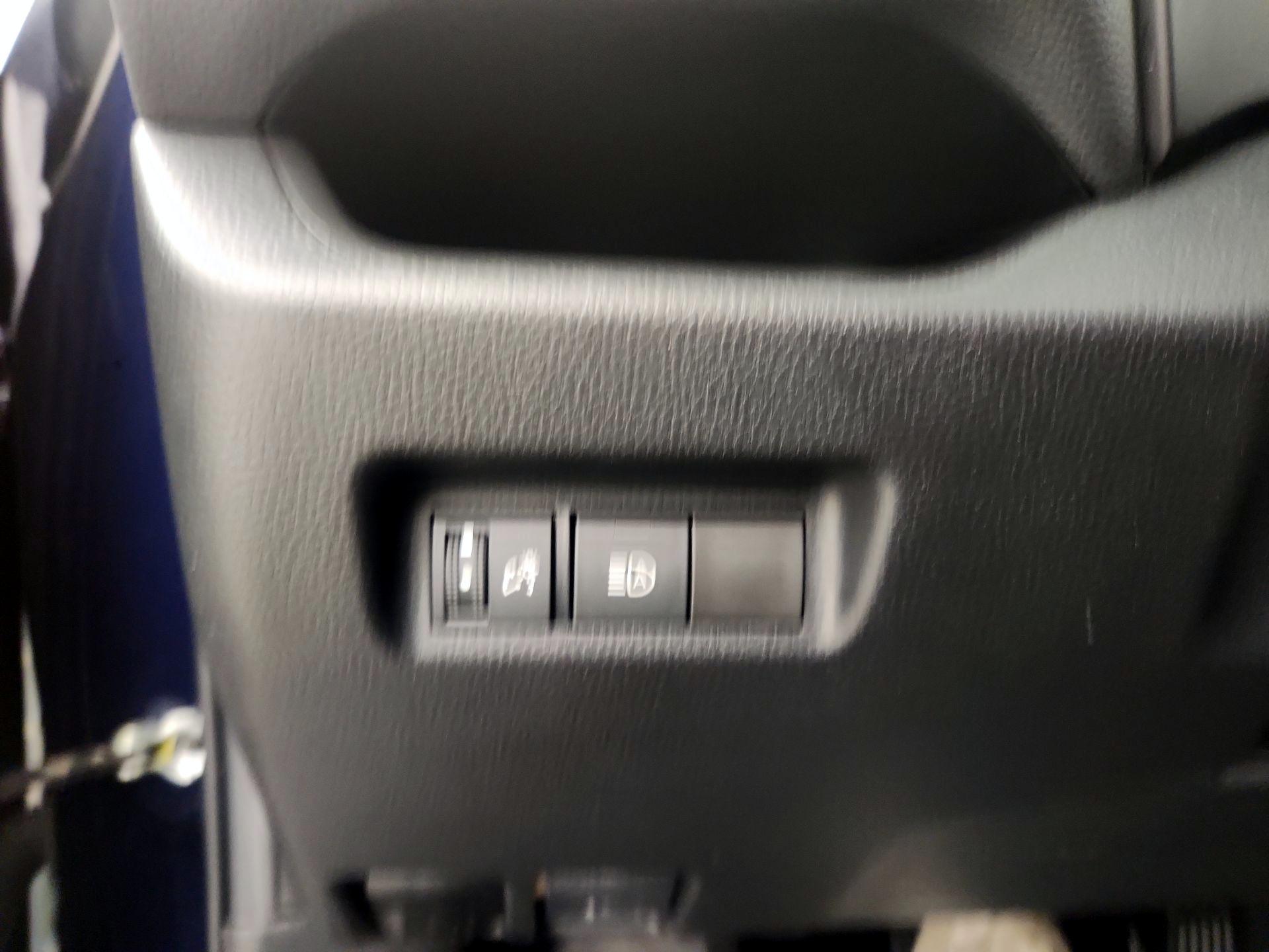 Thumbnail: 2022 Toyota RAV4 - 11