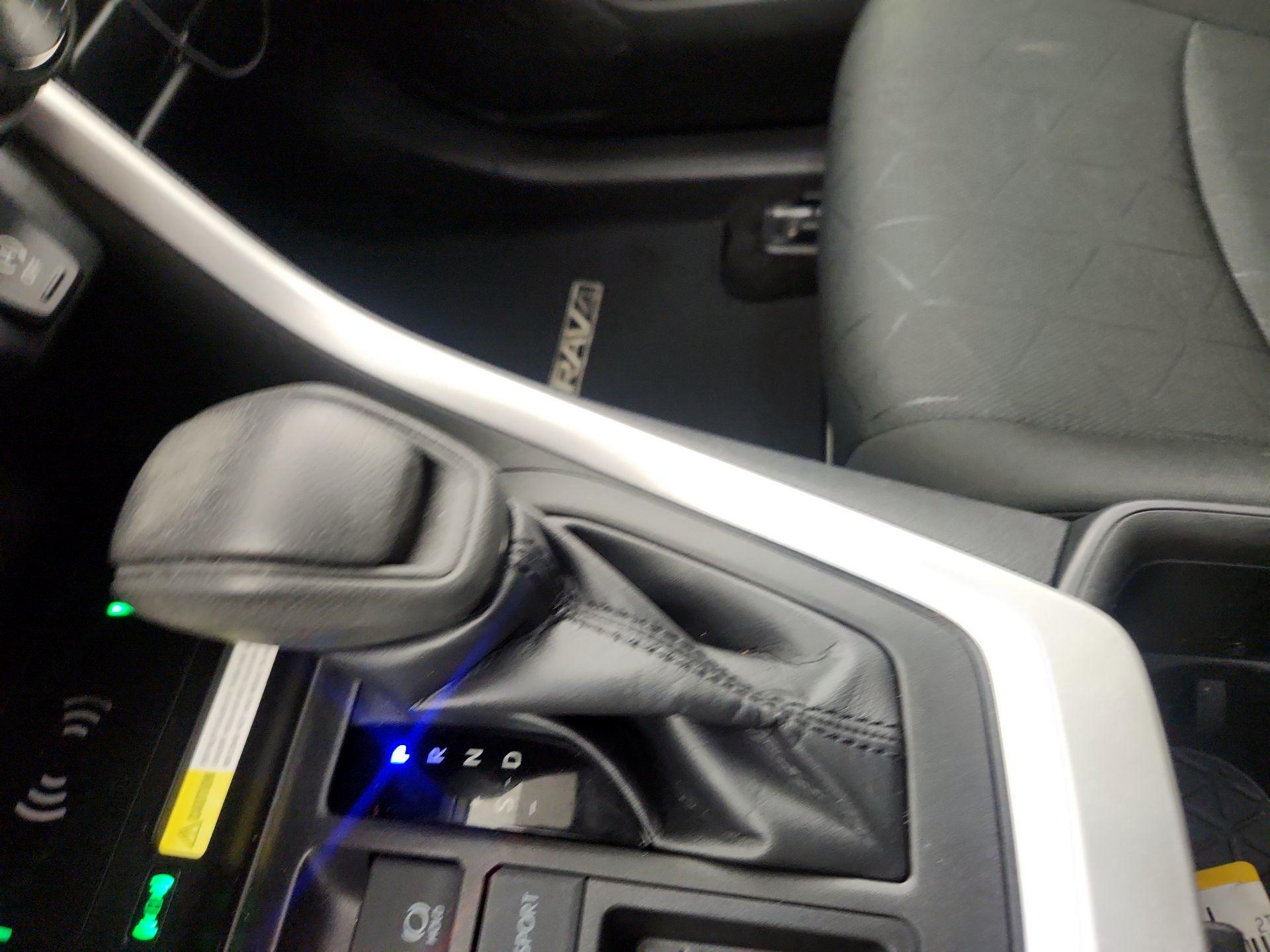 Thumbnail: 2022 Toyota RAV4 - 15