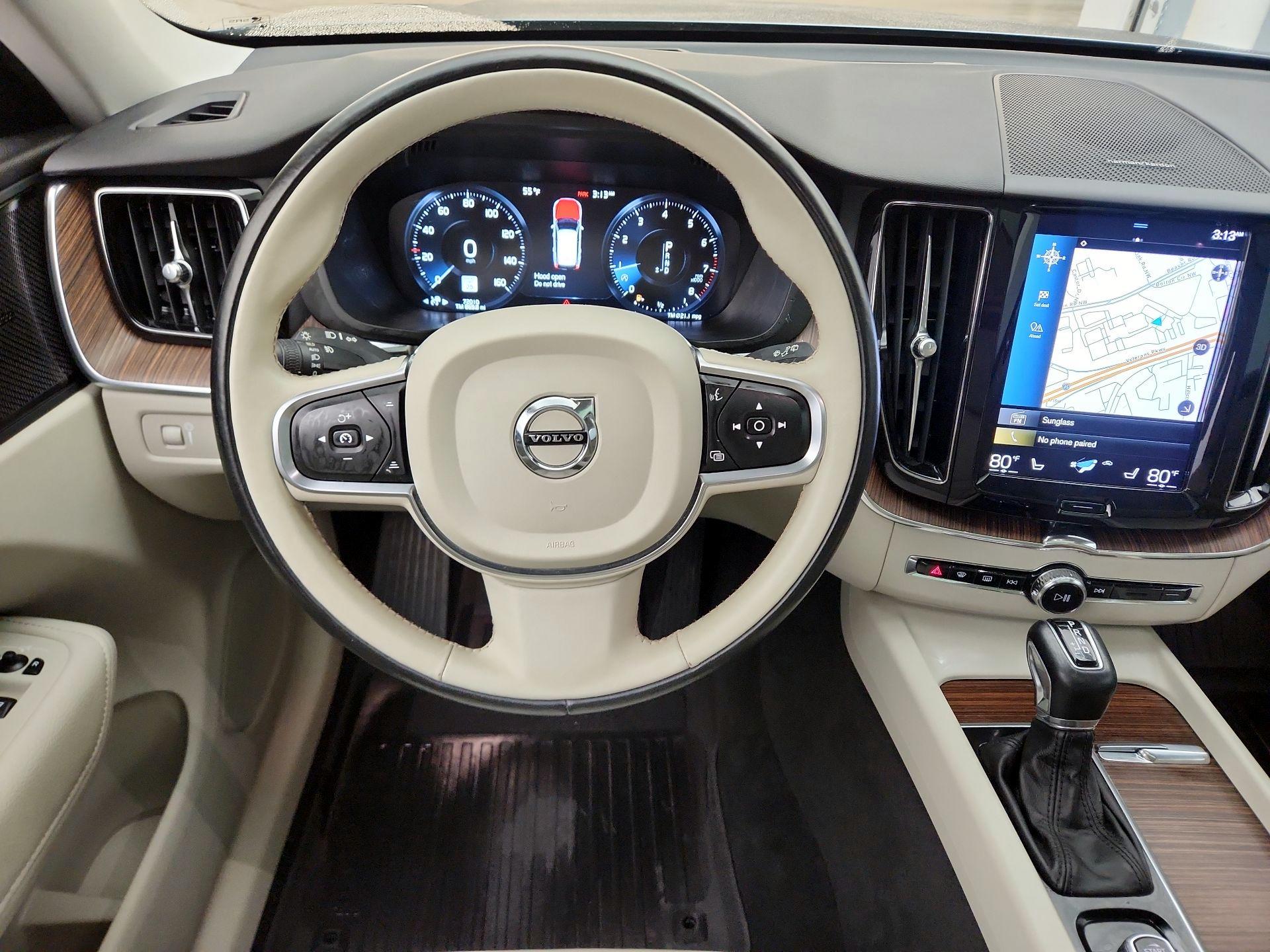 Thumbnail: 2021 Volvo XC60 - 10