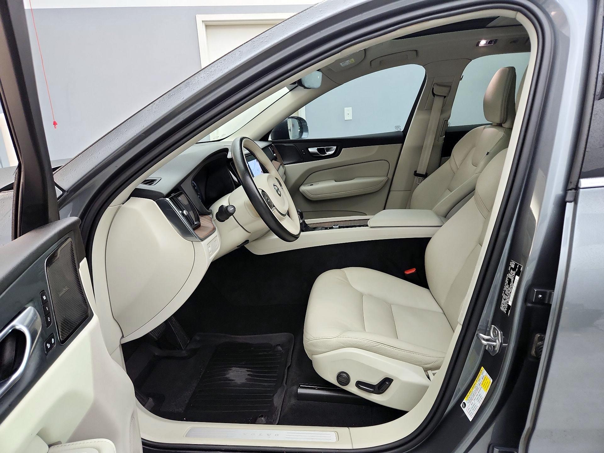 Thumbnail: 2021 Volvo XC60 - 11