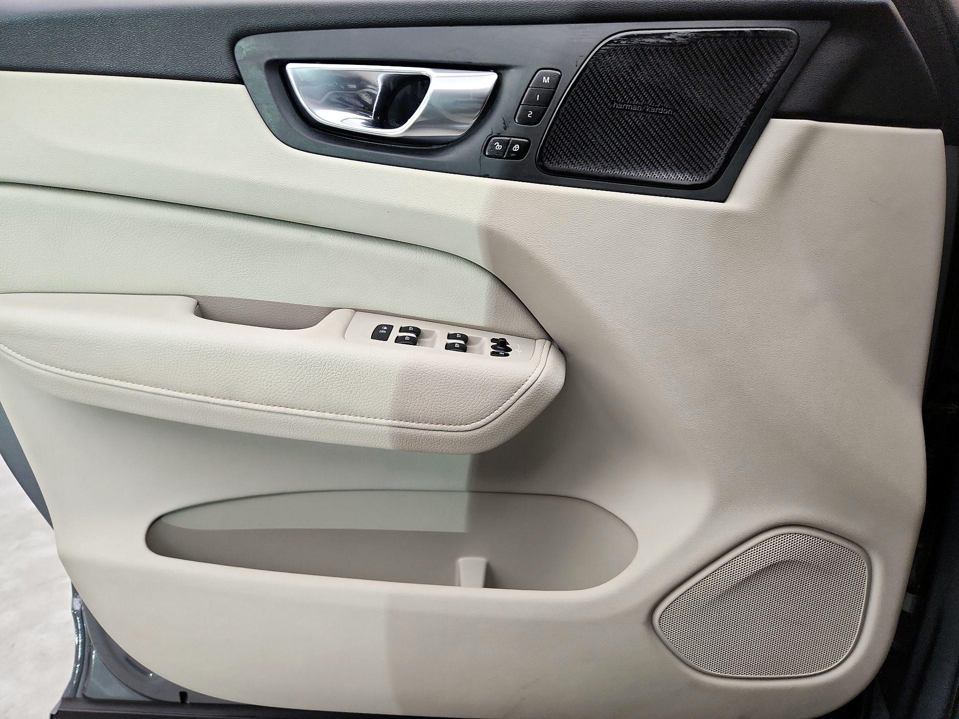 Thumbnail: 2021 Volvo XC60 - 12