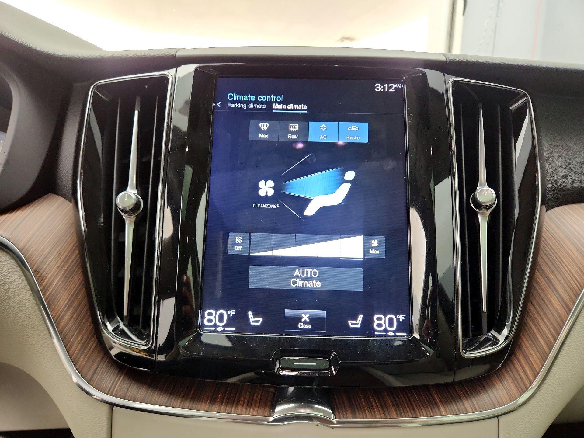 Thumbnail: 2021 Volvo XC60 - 17