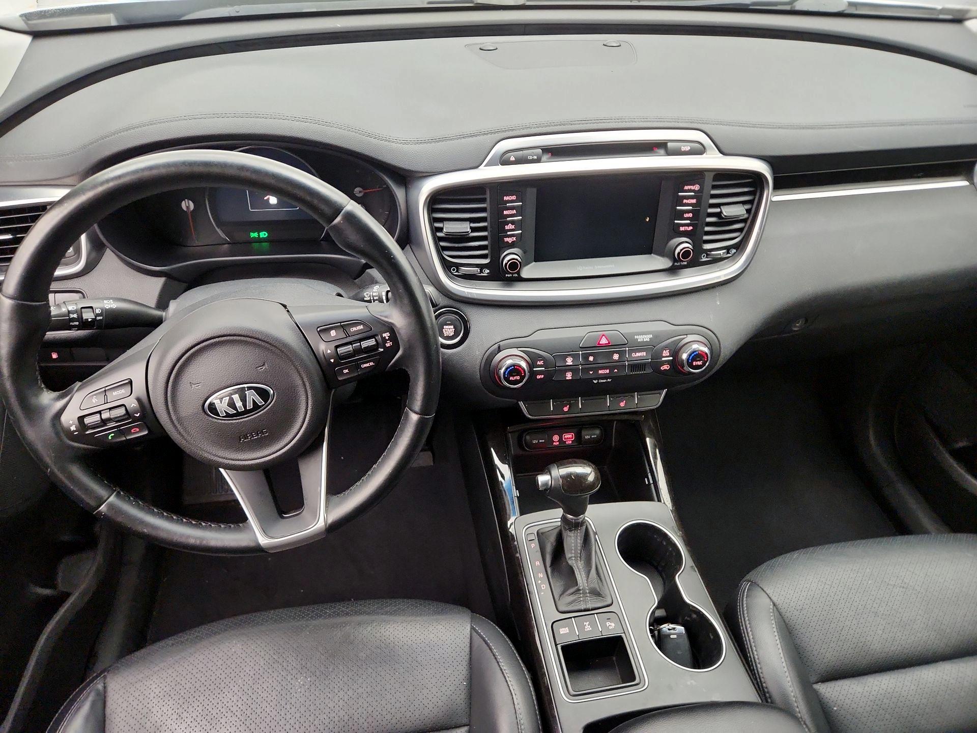 Thumbnail: 2017 Kia Sorento - 9