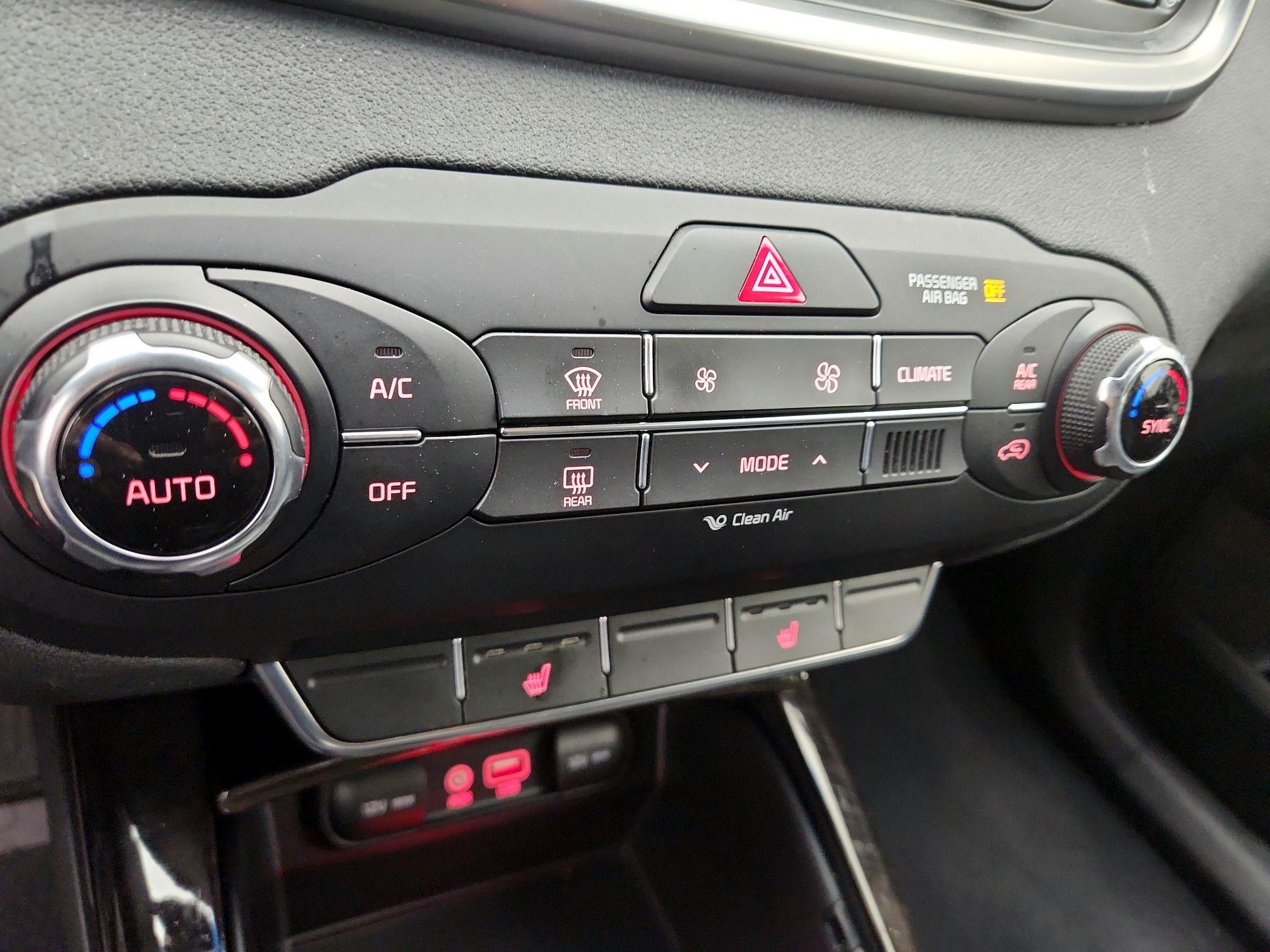 Thumbnail: 2017 Kia Sorento - 16