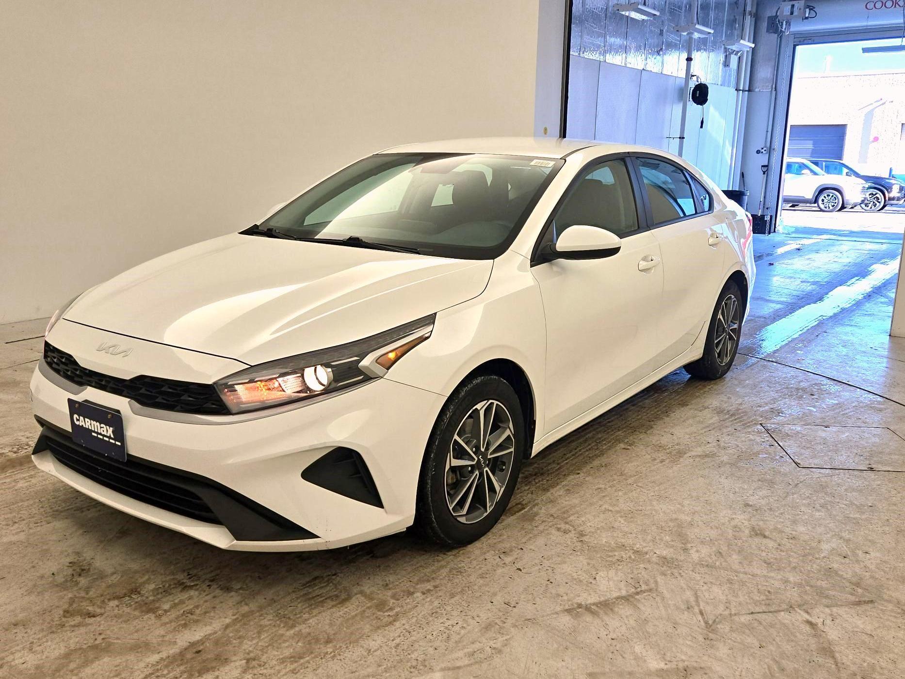 Thumbnail: 2023 Kia Forte - 3