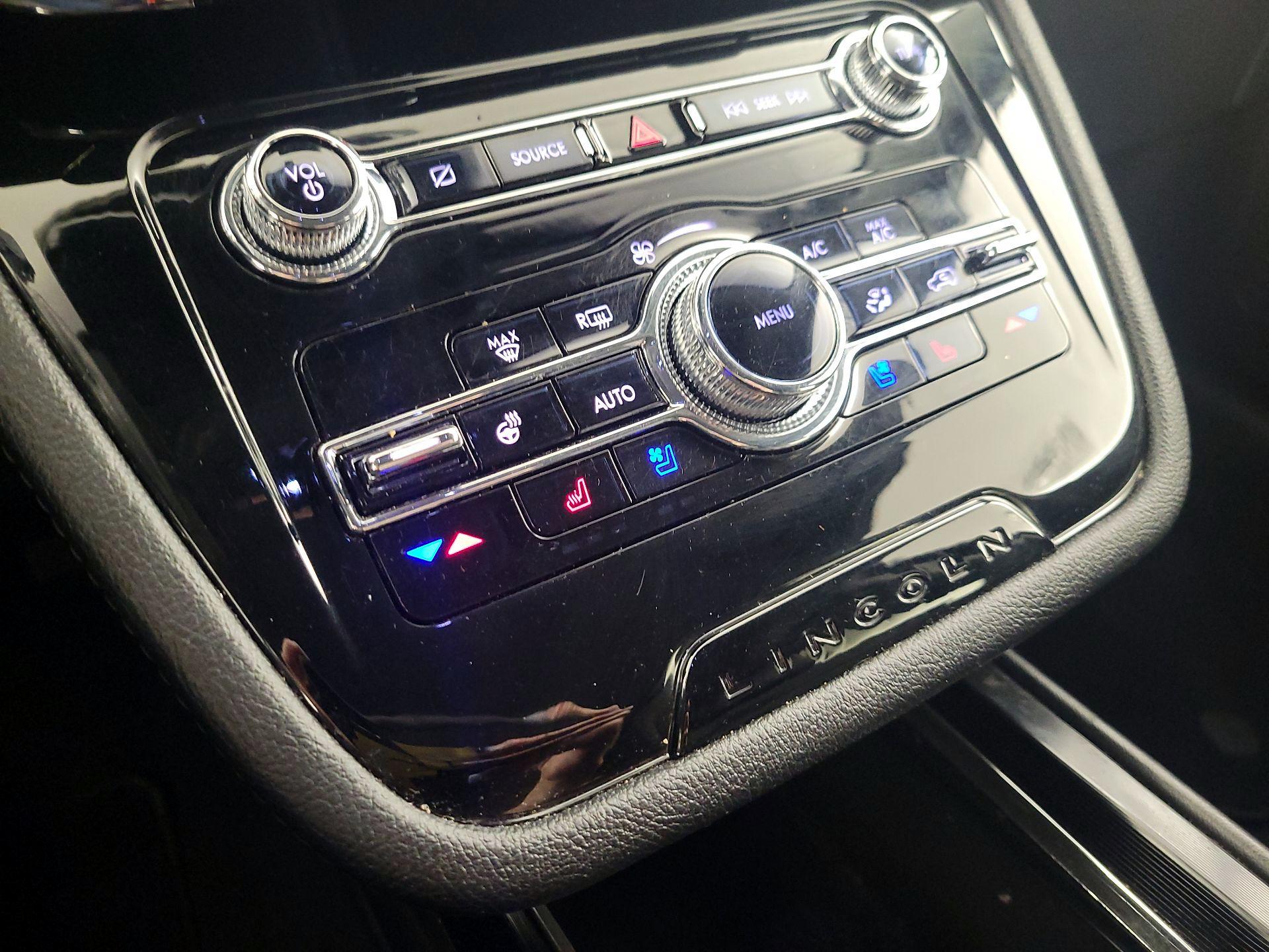 Thumbnail: 2022 Lincoln Corsair - 17