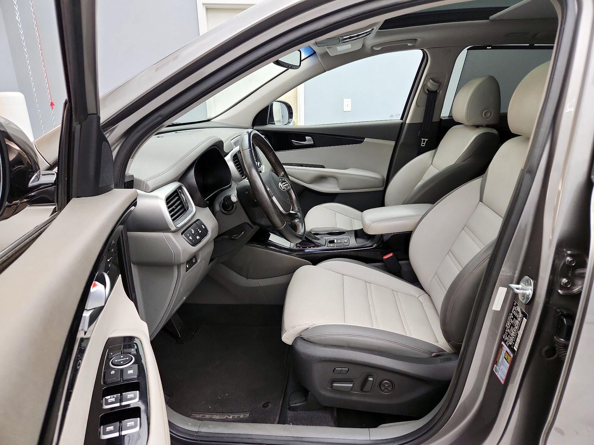 Thumbnail: 2019 Kia Sorento - 11