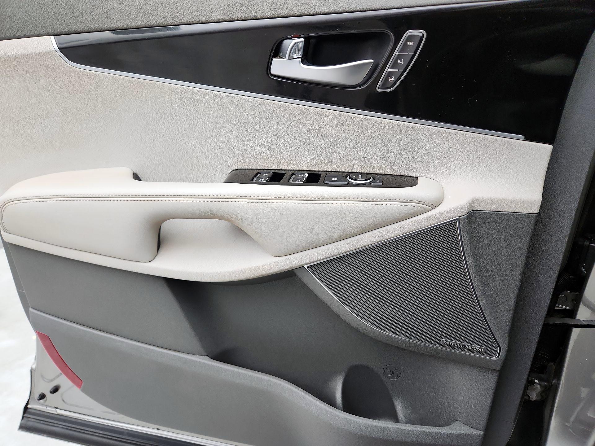 Thumbnail: 2019 Kia Sorento - 12