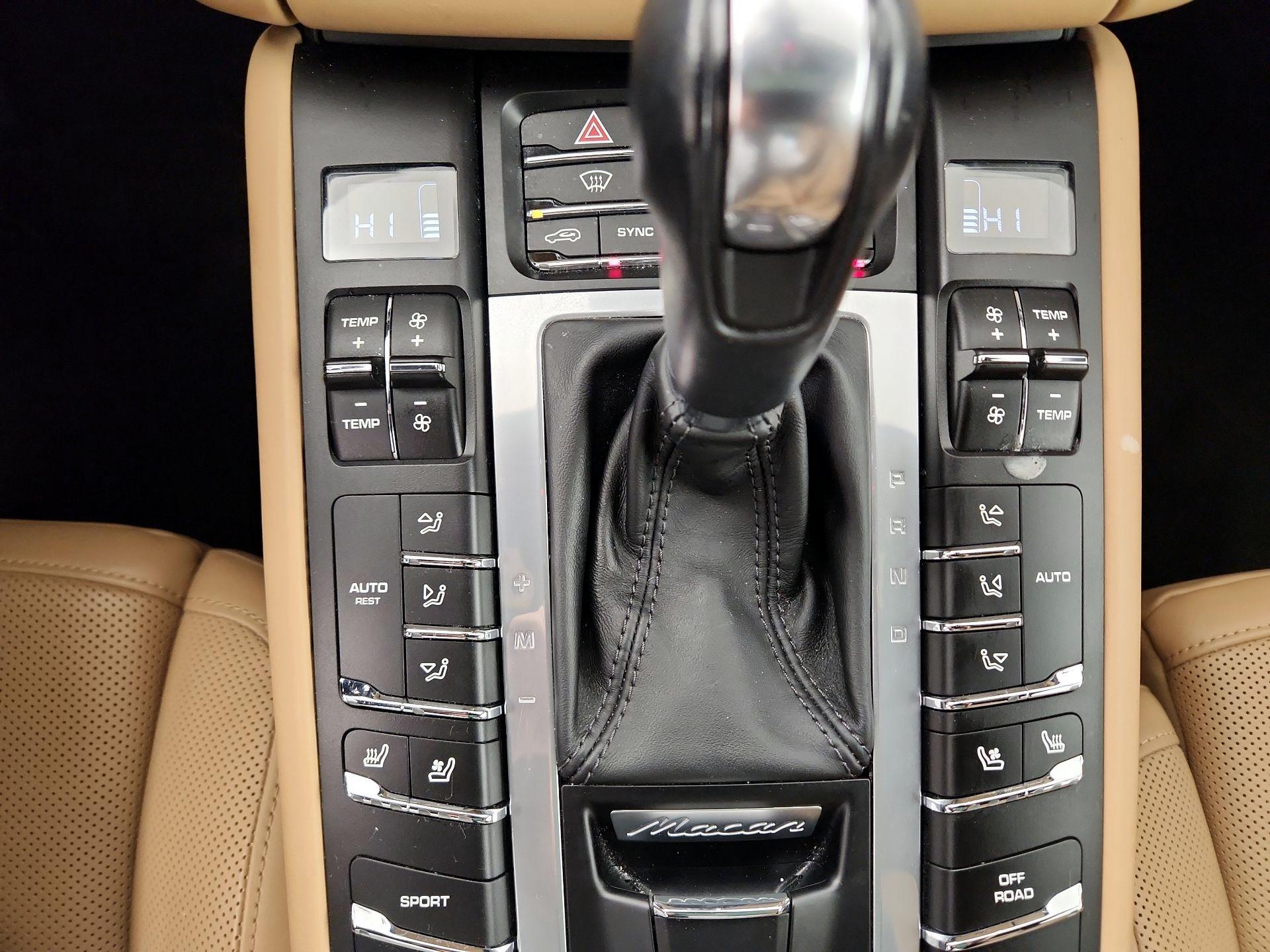 Thumbnail: 2018 Porsche Macan - 17