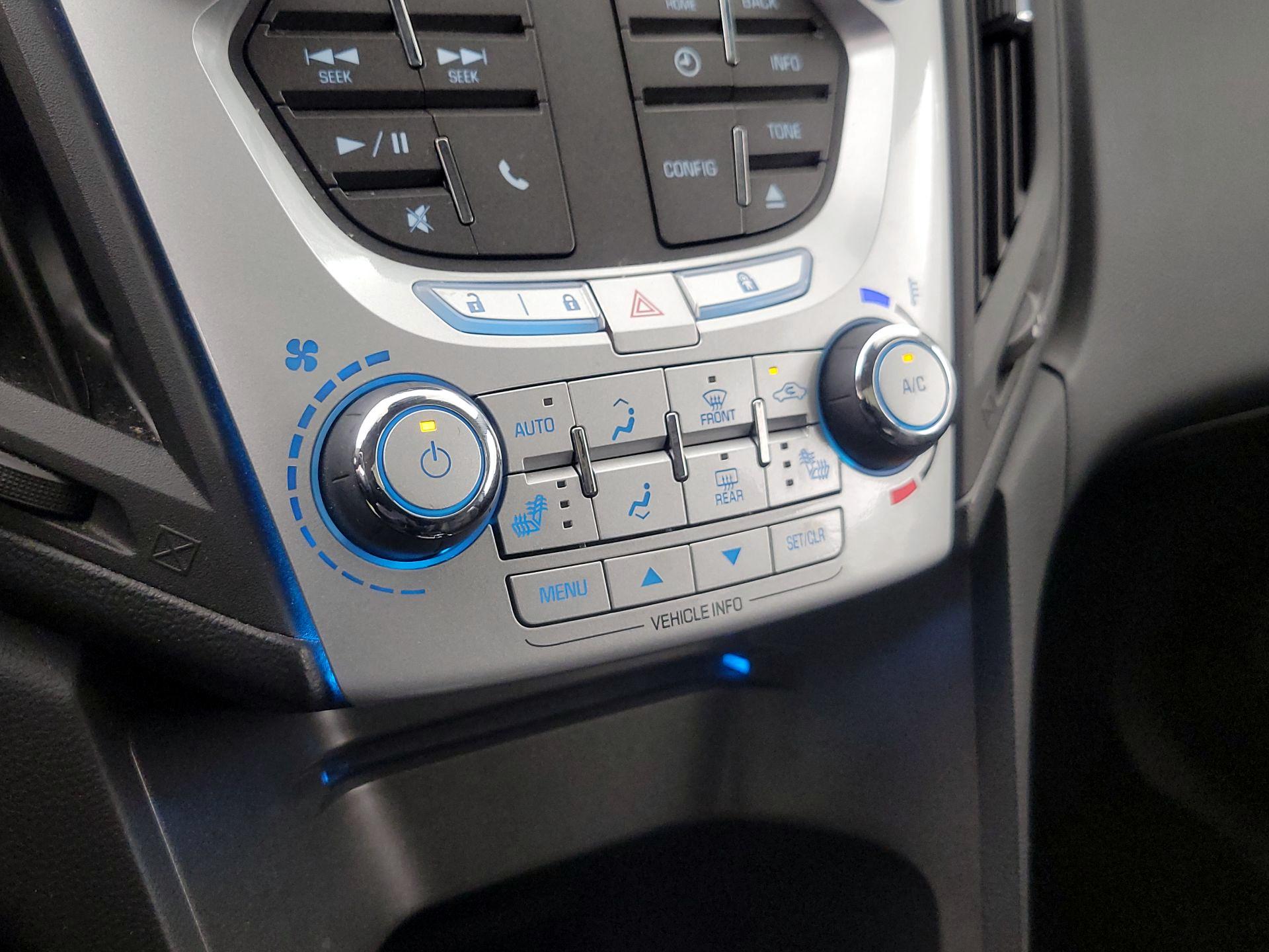 Thumbnail: 2015 Chevrolet Equinox - 15