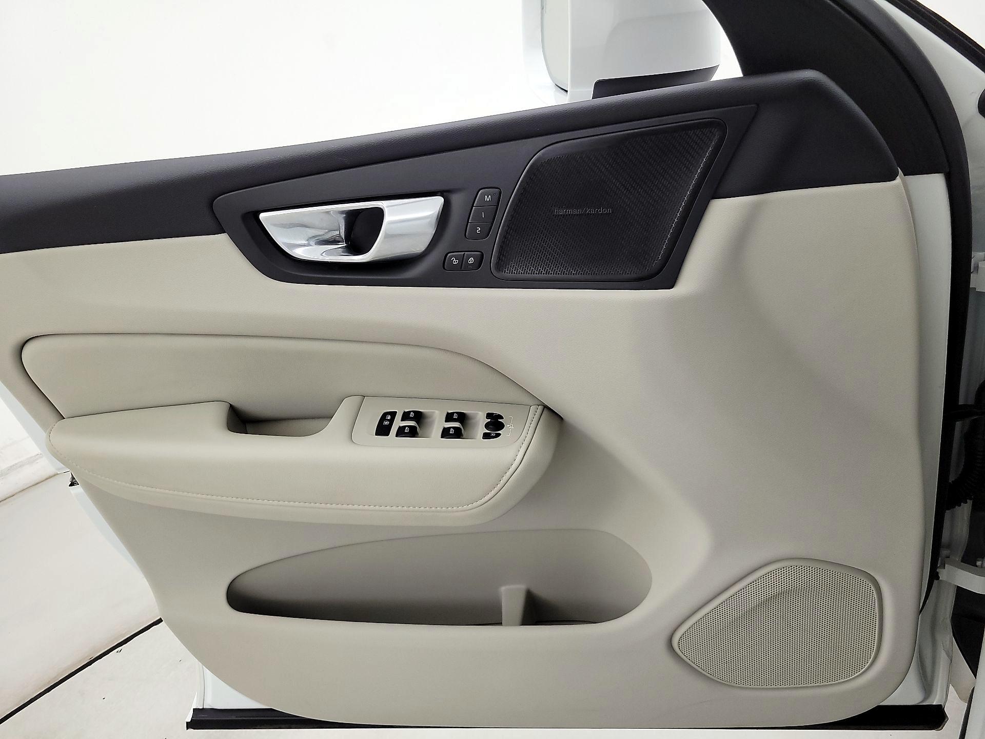 Thumbnail: 2023 Volvo XC60 - 12