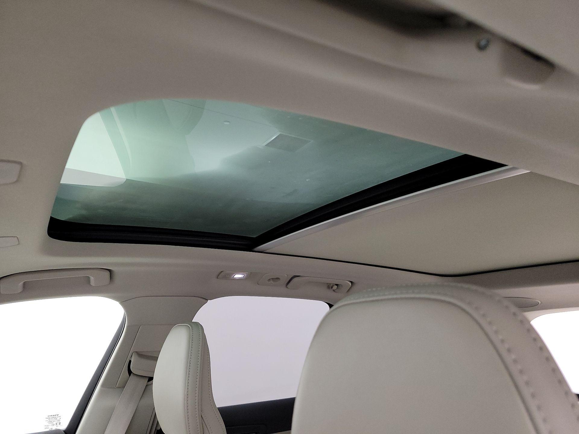 Thumbnail: 2023 Volvo XC60 - 20