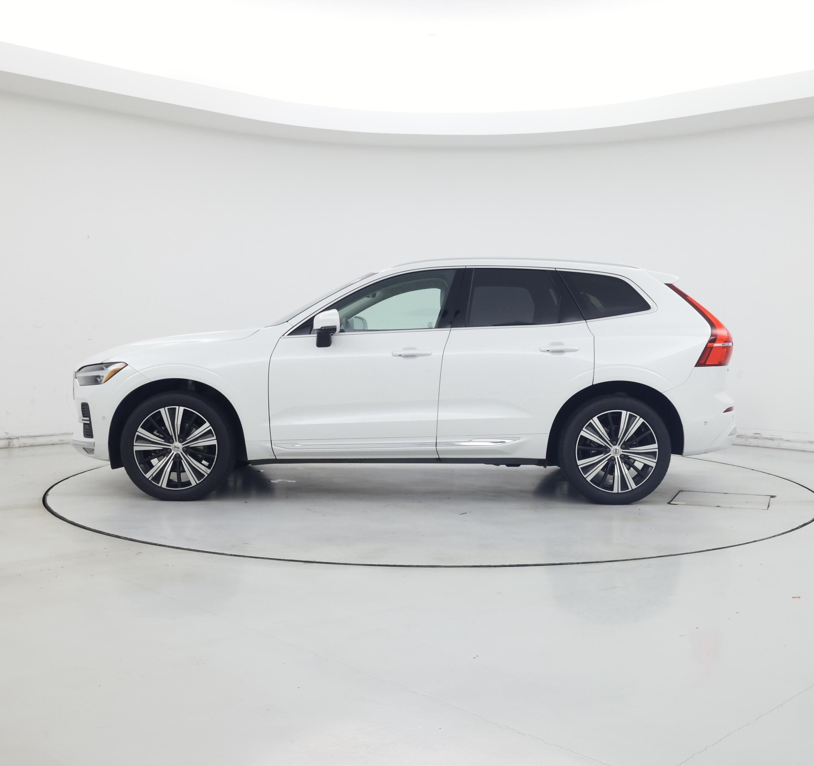 Thumbnail: 2023 Volvo XC60 - 3