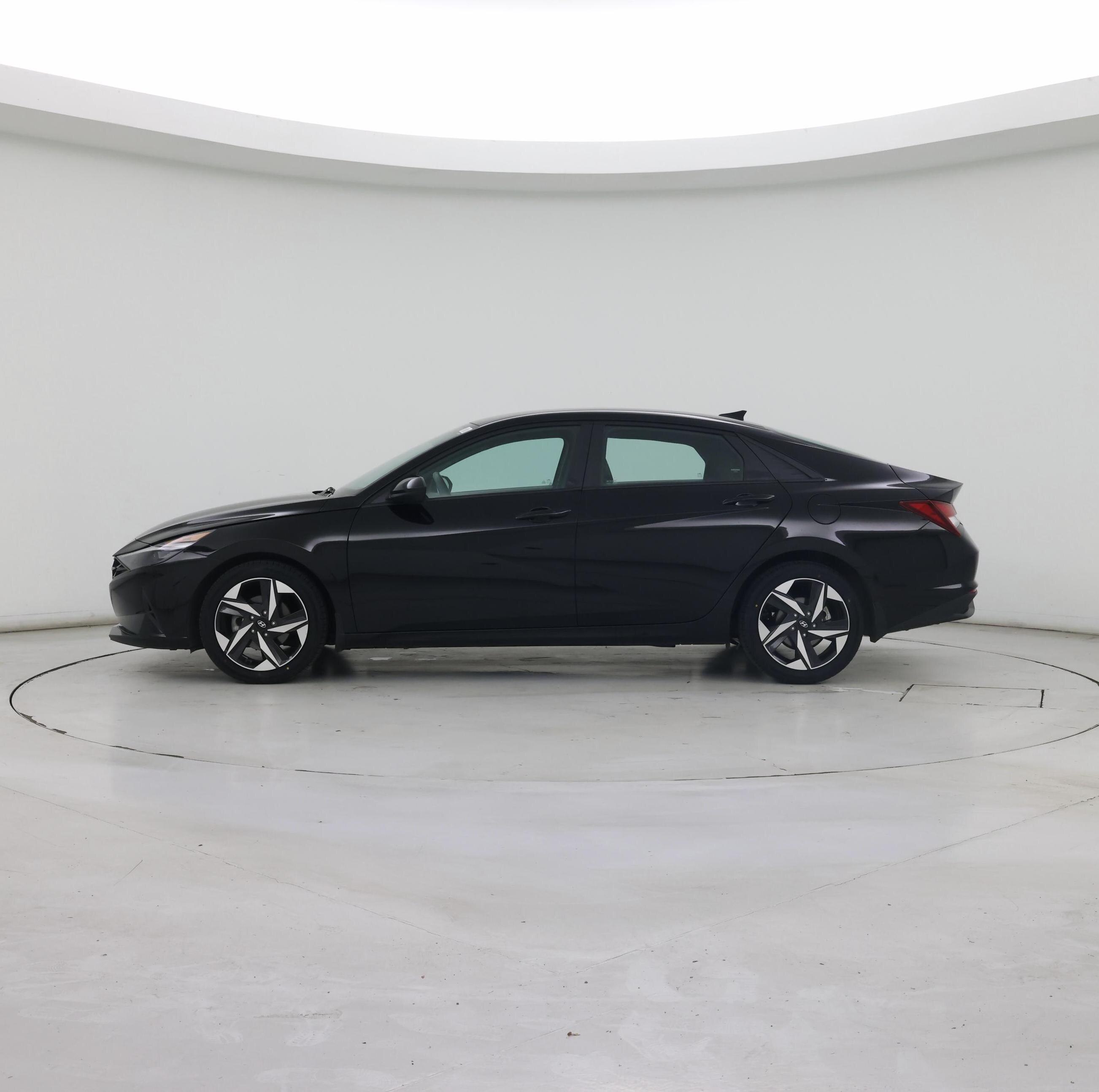 Thumbnail: 2023 Hyundai Elantra - 3