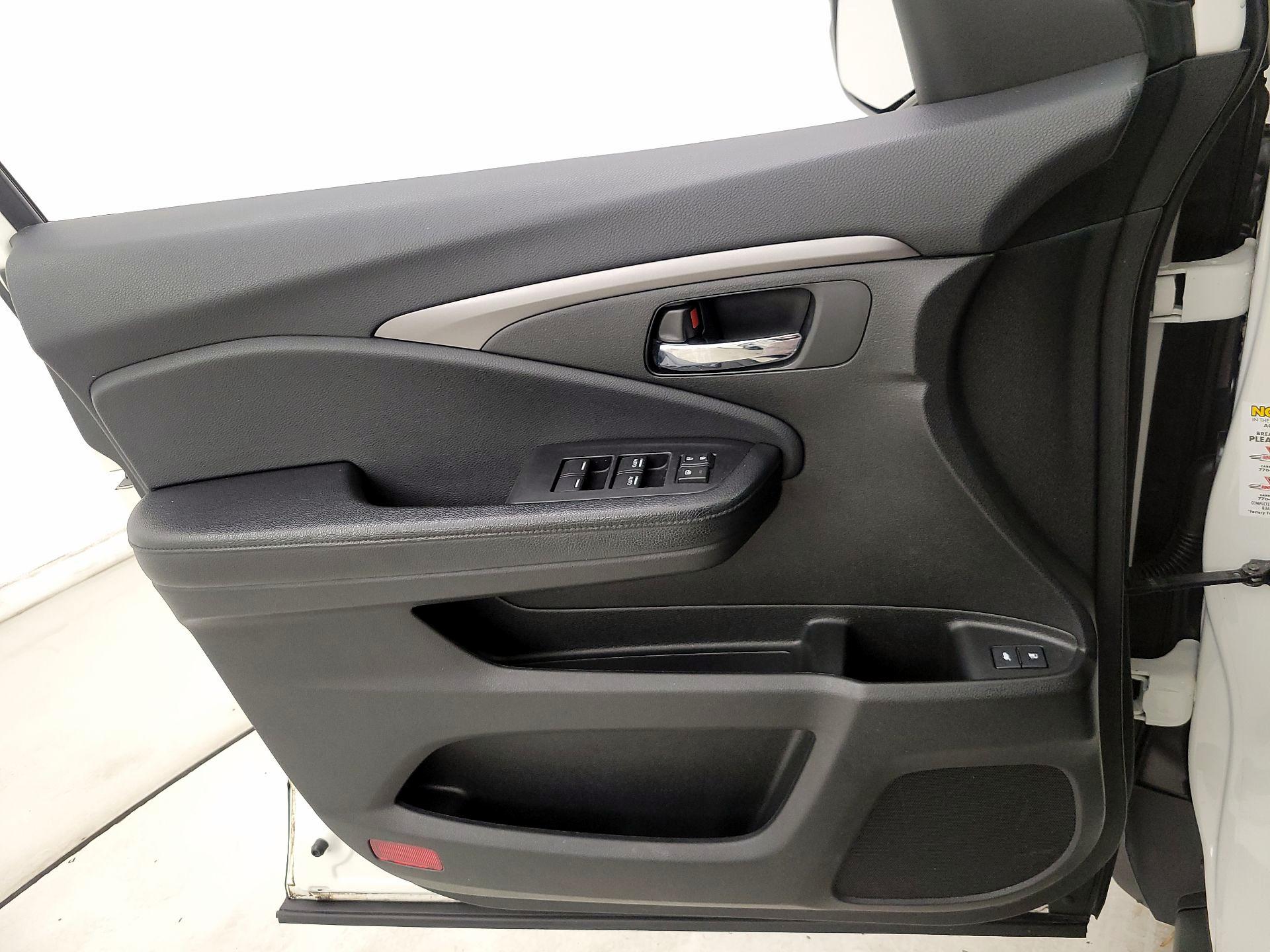 Thumbnail: 2018 Honda Pilot - 12