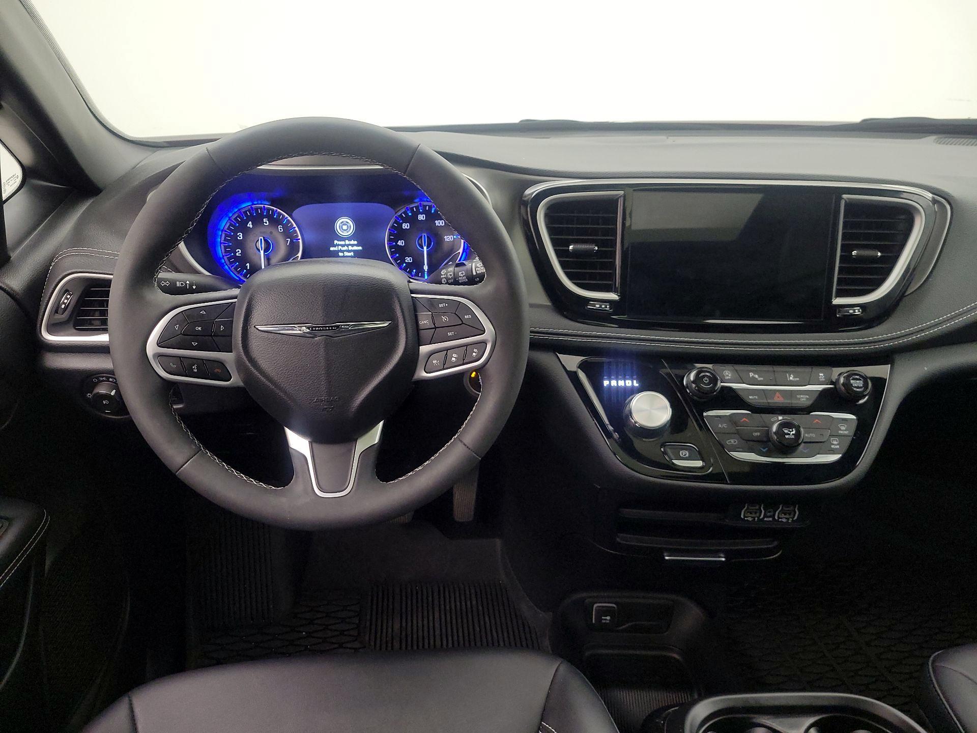 Thumbnail: 2025 Chrysler Pacifica - 10