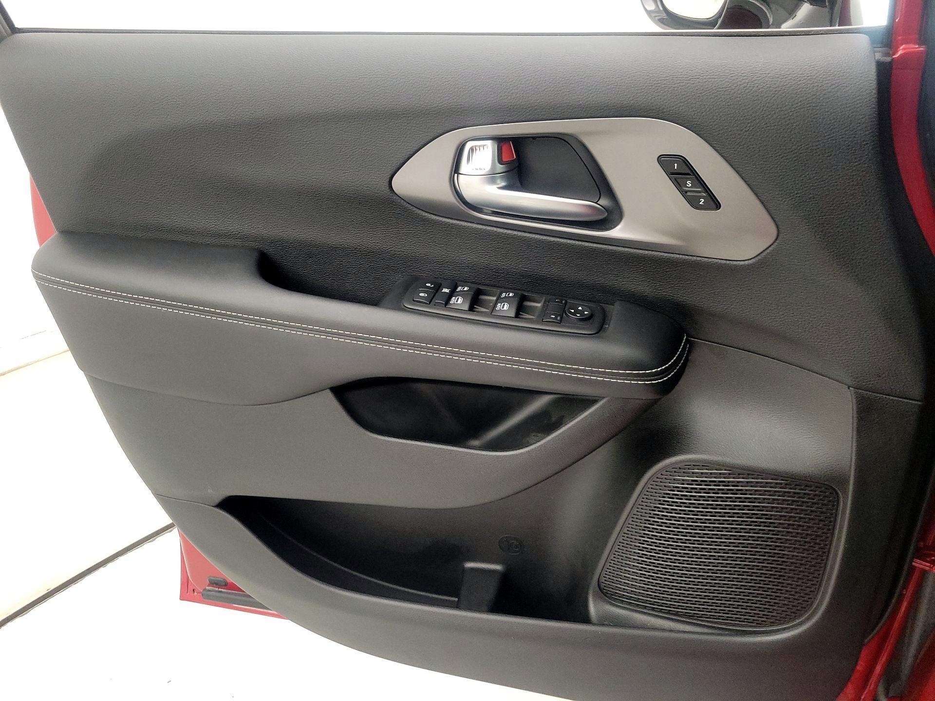 Thumbnail: 2025 Chrysler Pacifica - 12