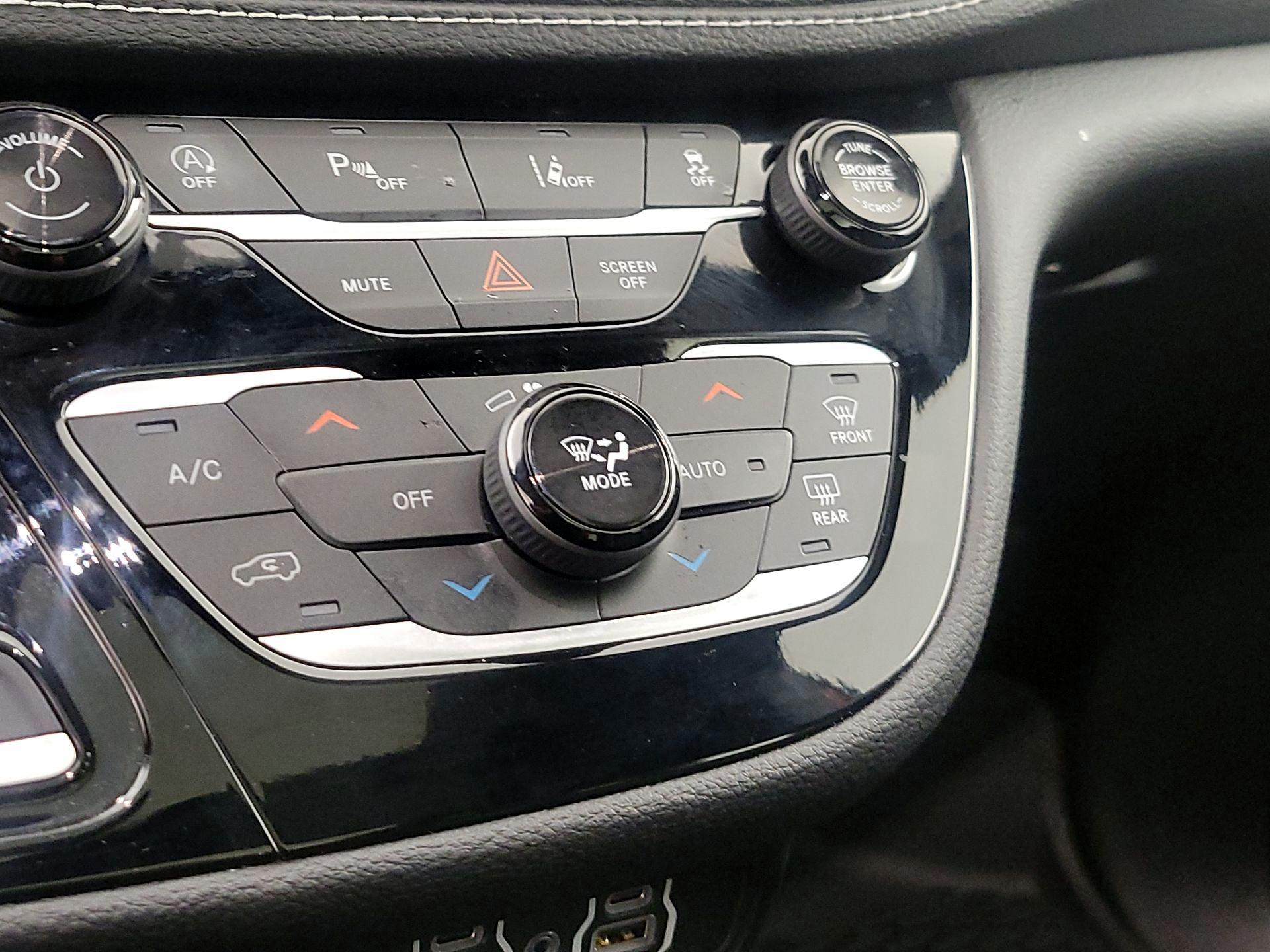 Thumbnail: 2025 Chrysler Pacifica - 16