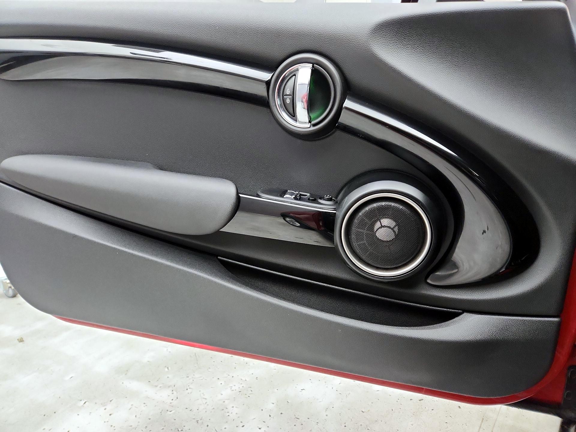 Thumbnail: 2015 MINI Cooper Hardtop - 12