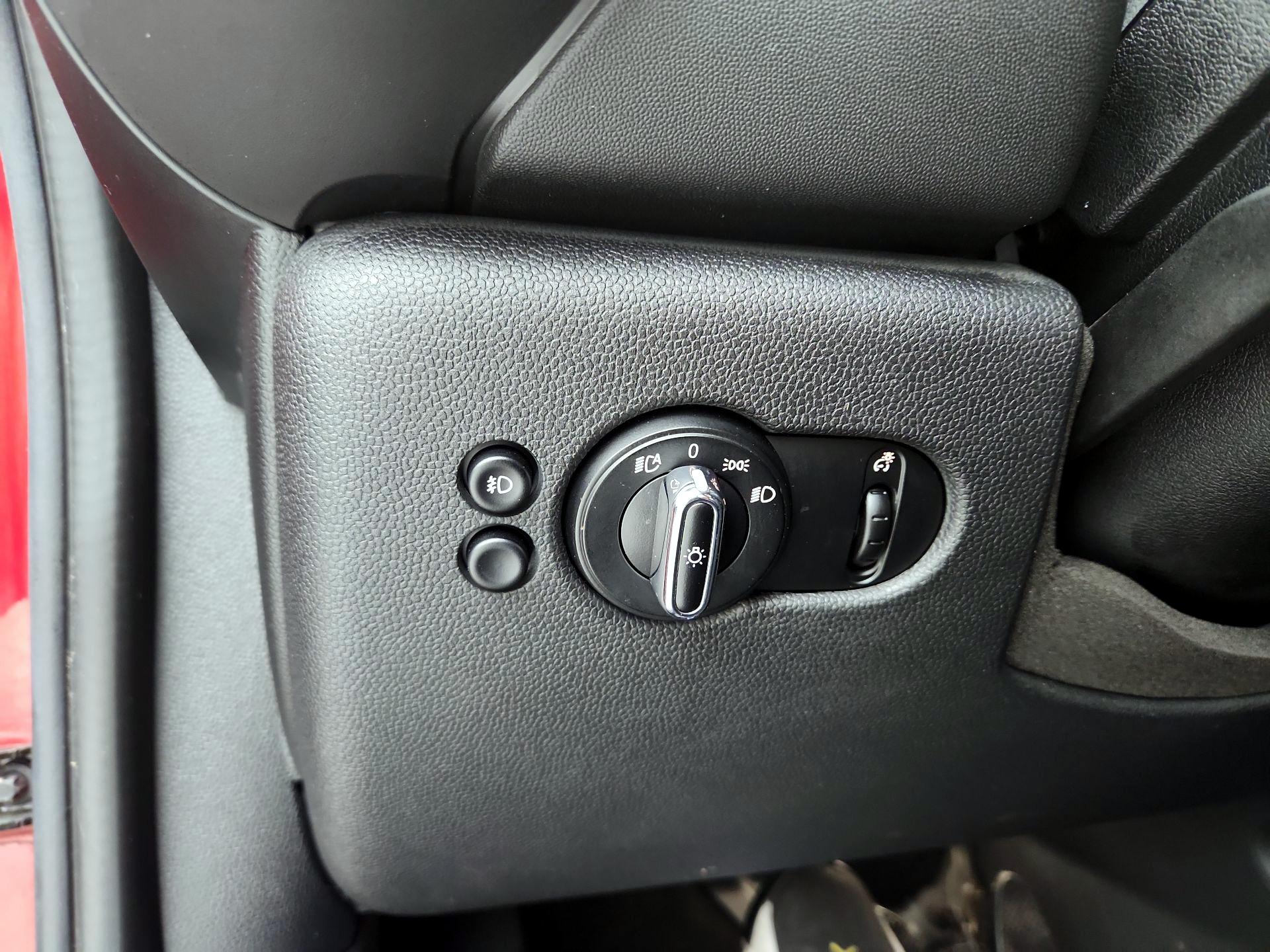 Thumbnail: 2015 MINI Cooper Hardtop - 13