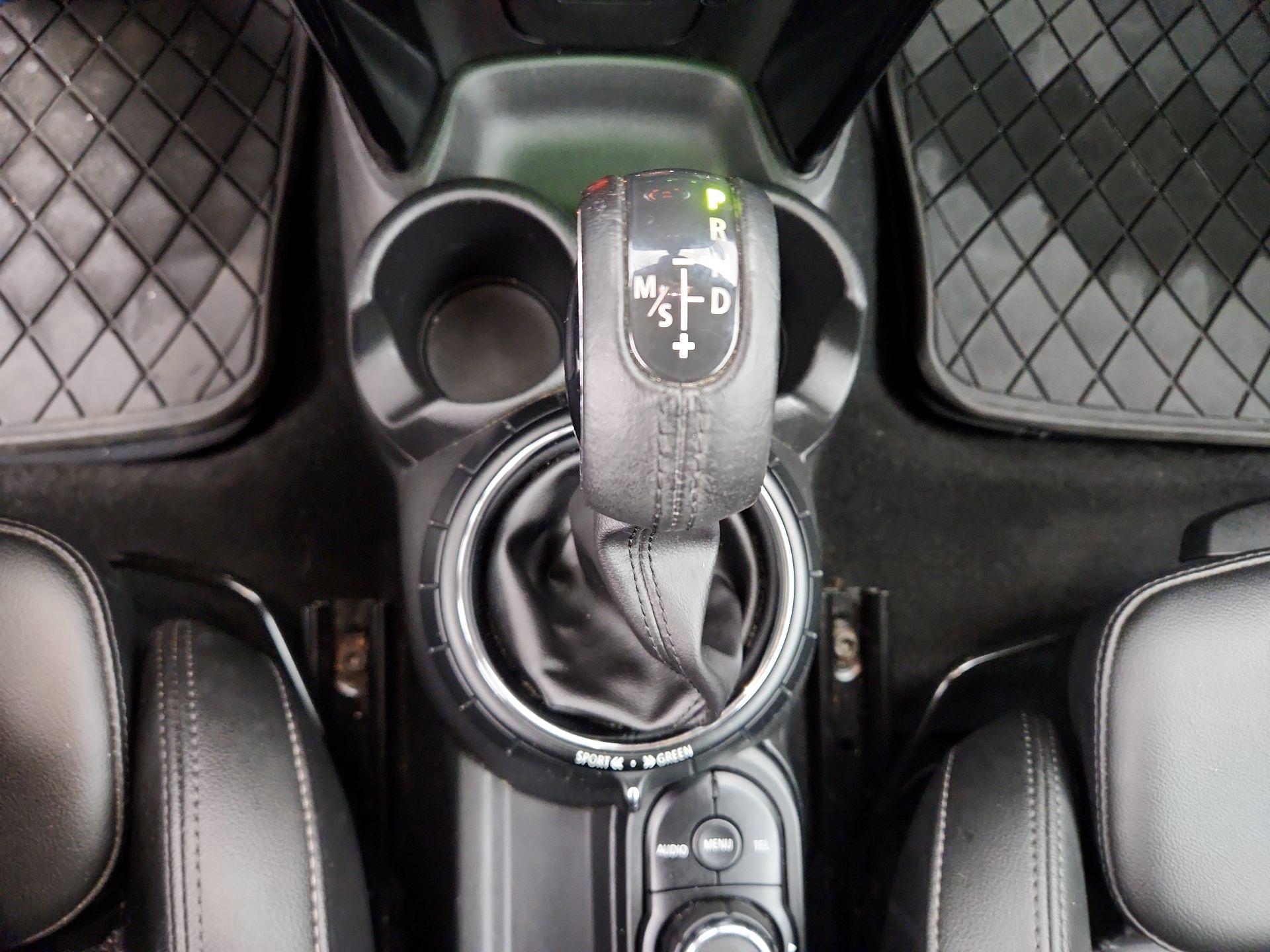 Thumbnail: 2015 MINI Cooper Hardtop - 16