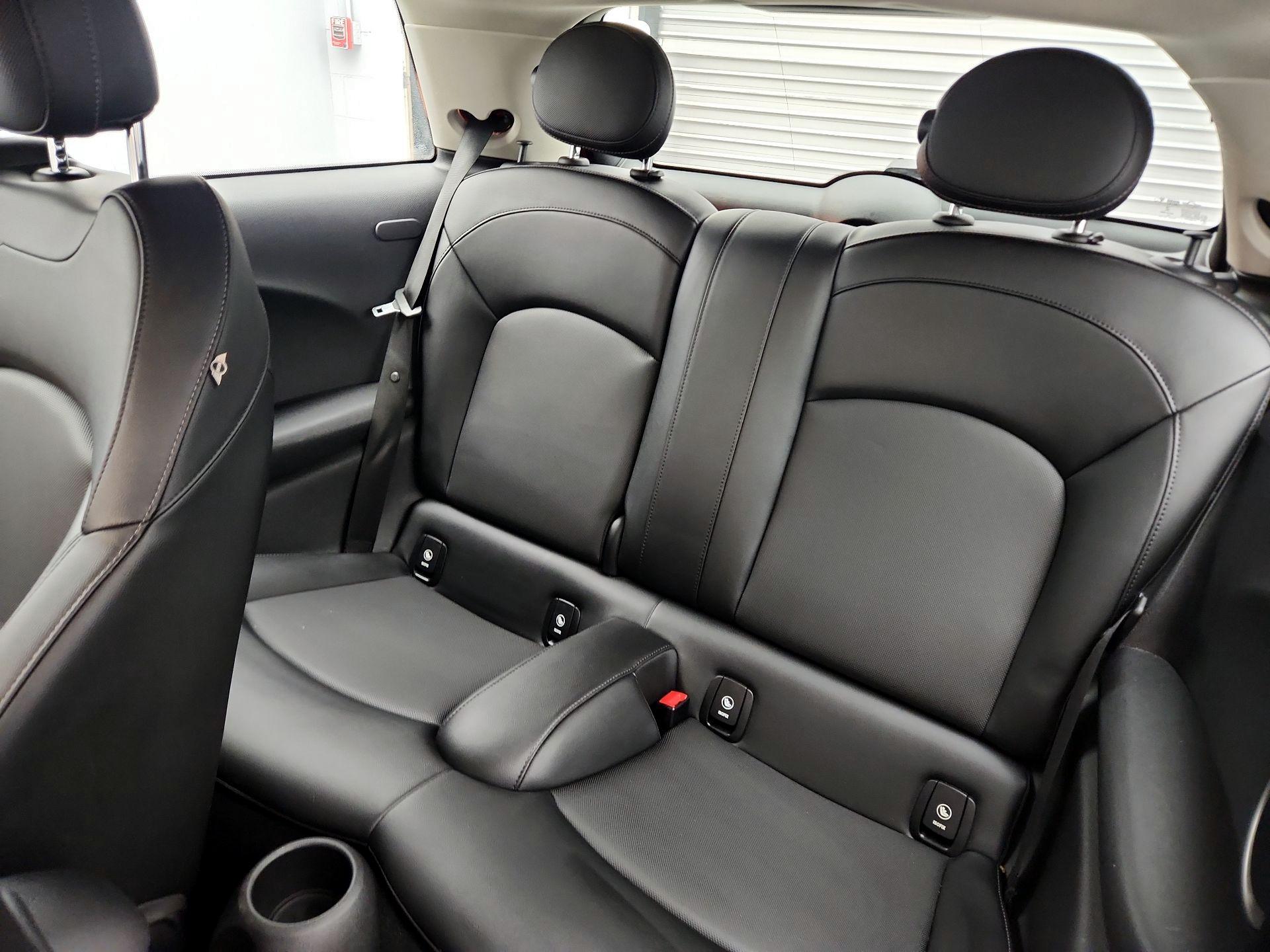 Thumbnail: 2015 MINI Cooper Hardtop - 18