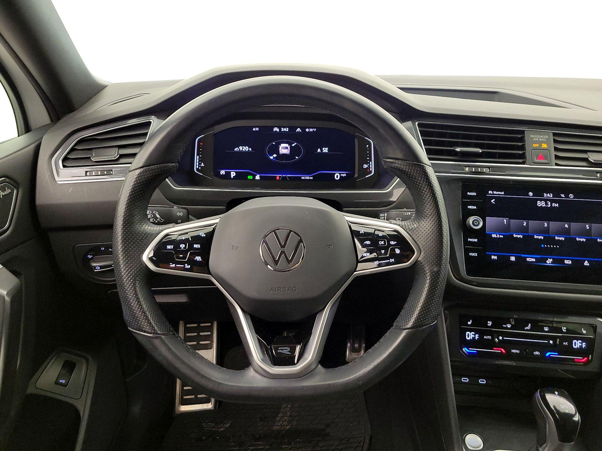 Thumbnail: 2022 Volkswagen Tiguan - 10