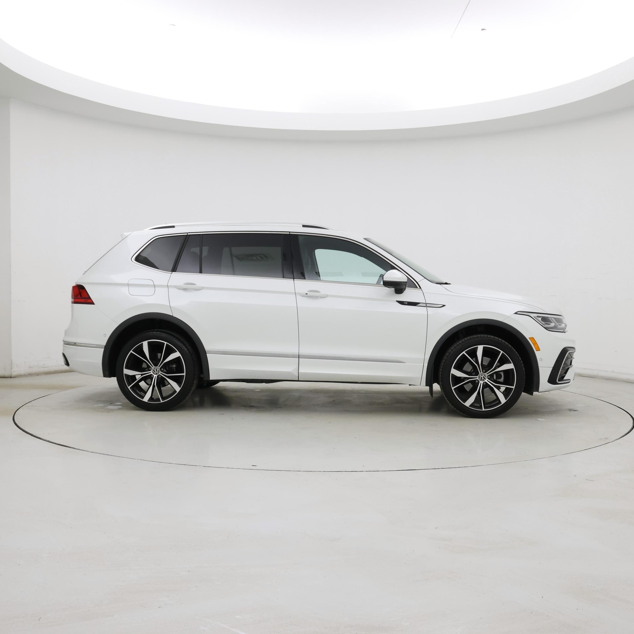 Thumbnail: 2022 Volkswagen Tiguan - 7