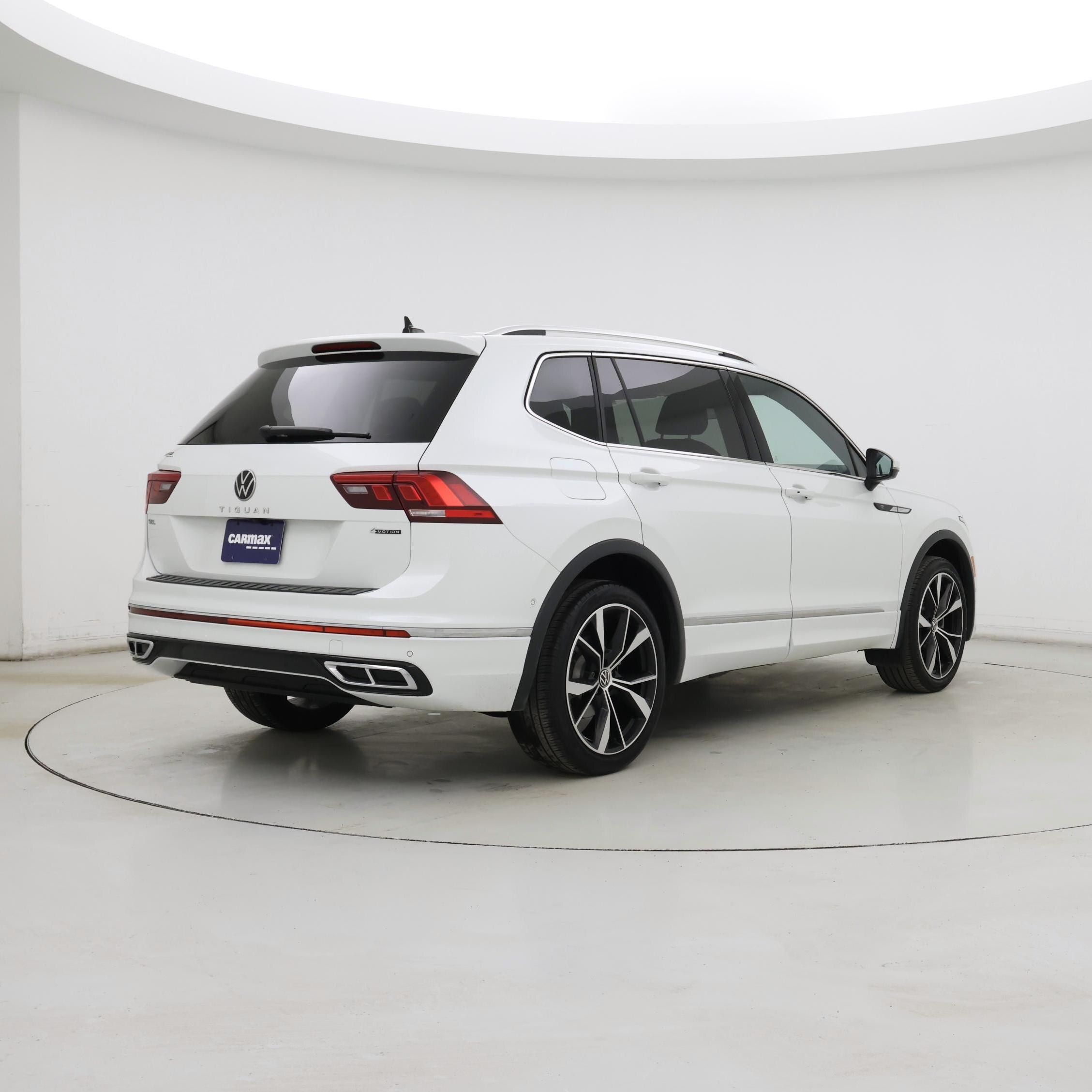 Thumbnail: 2022 Volkswagen Tiguan - 8