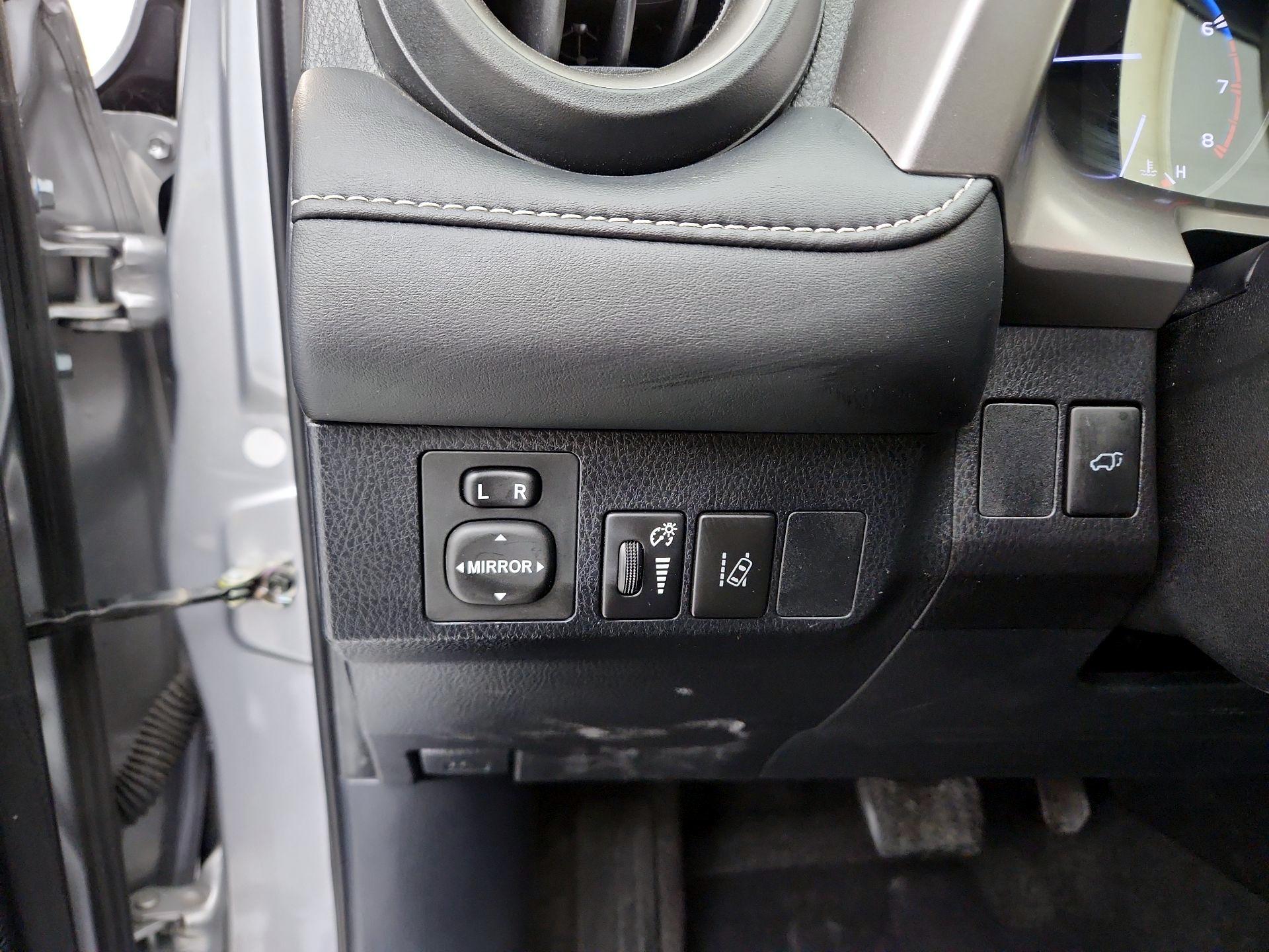 Thumbnail: 2018 Toyota RAV4 - 13